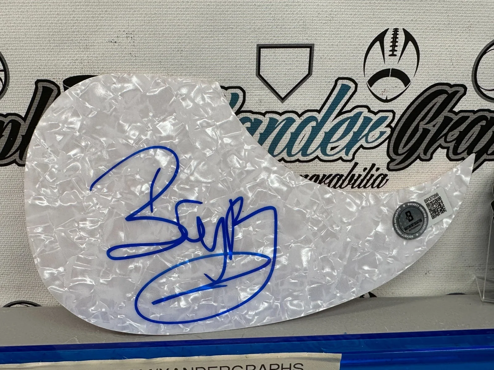 BILLY RAY CYRUS SIGNED AUTOGRAPHED TEARDROP GUITAR PICK GUARD-BAS BECKETT COA, image 2