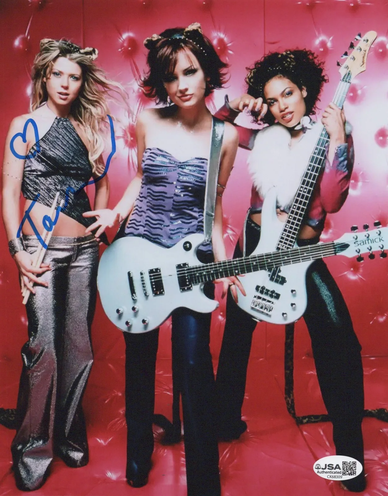 Tara Reid — Josie and the Pussycats 8x10 photo of Melody signed by Tara Reid JSA COA