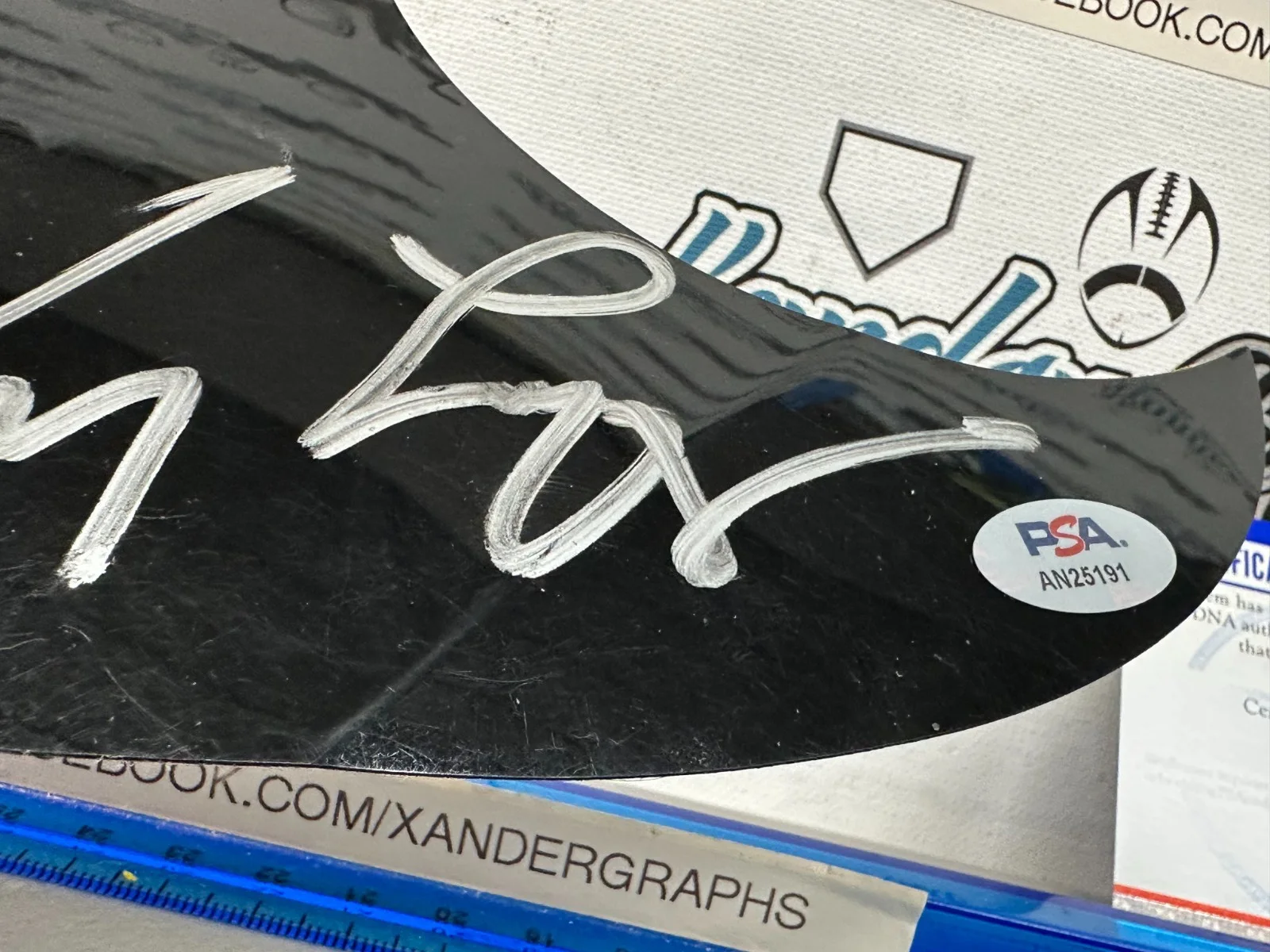 KENNY LOGGINS TOP GUN SIGNED AUTOGRAPHED TEARDROP GUITAR PICK GUARD-PSA DNA COA, изображение 2