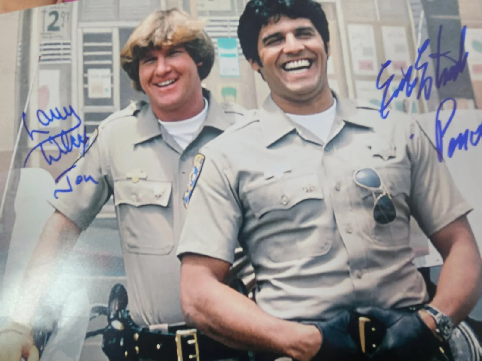 Eric Estrada, Larry Wilcox — CHIPS Eric Estrada & Larry Wilcox autographed 11x14 color photo JSA Certified *, изображение 2