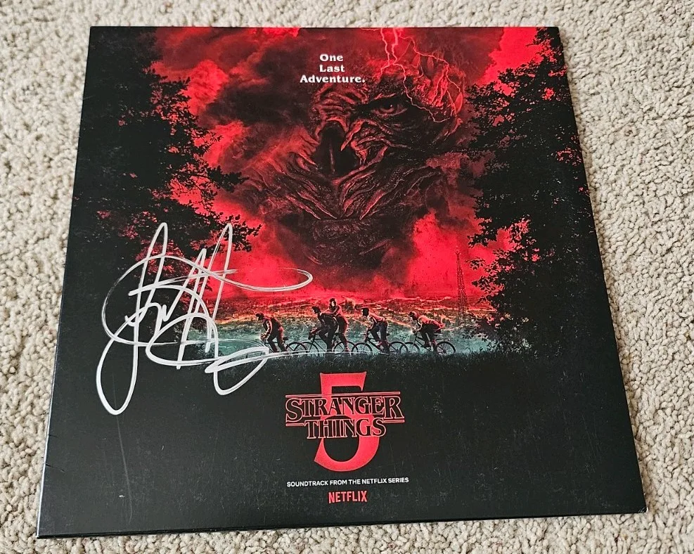 SIGNED Tiffany Stranger Things 5 Soundtrack Walmart Vinyl Record! Autograph! LP!, изображение 2