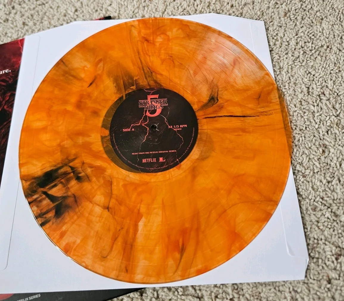 SIGNED Tiffany Stranger Things 5 Soundtrack Walmart Vinyl Record! Autograph! LP!, изображение 4