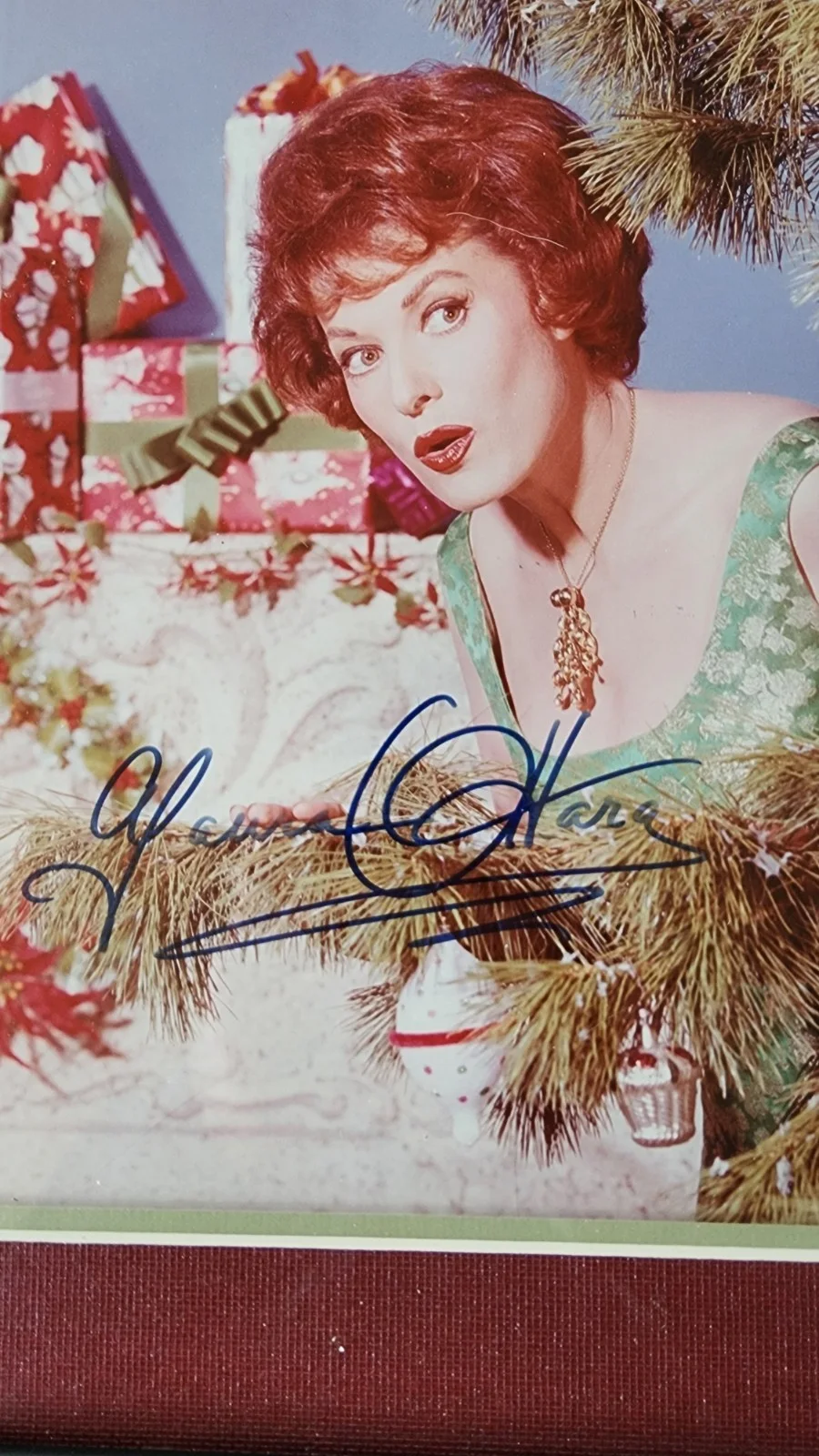 Maureen O'Hara — Maureen O'Hara Autograph Signed Holiday Photograph Framed, image 2