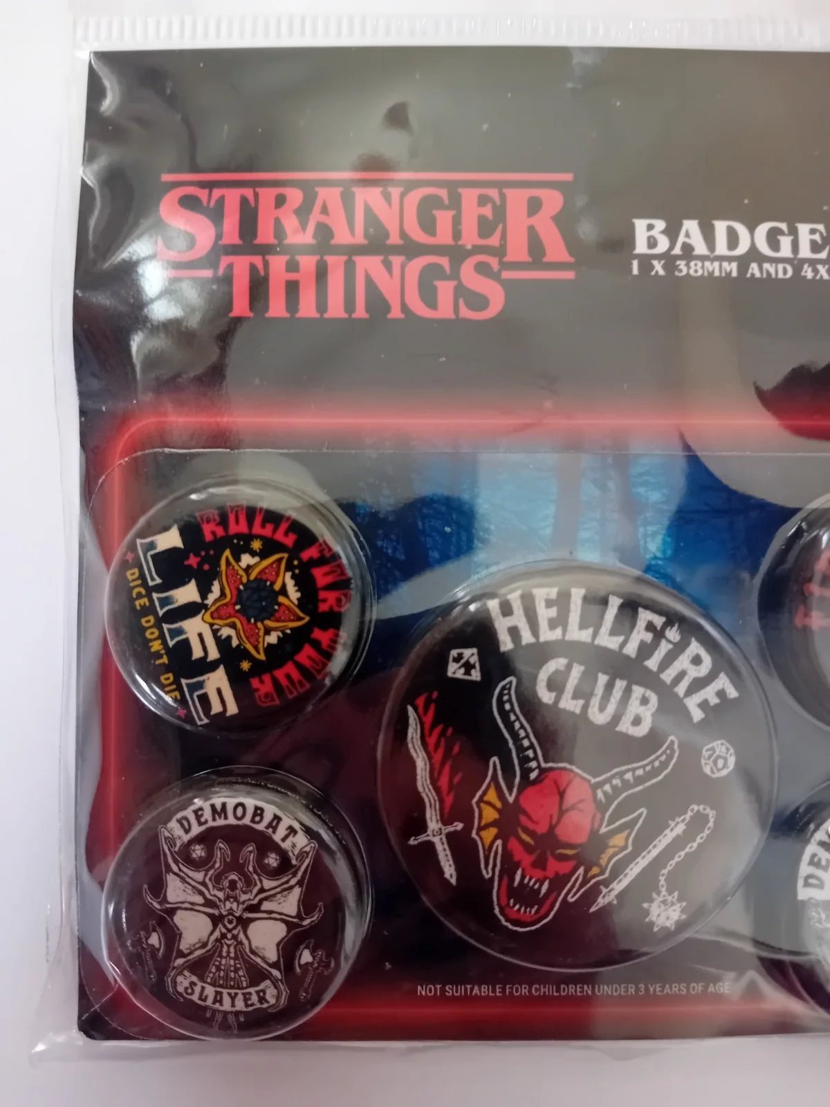 NETFLIX "STRANGER THINGS" 5 BADGE PACK (1 X 38mm + 4 X 25mm BADGES) BY PYRAMID, изображение 4