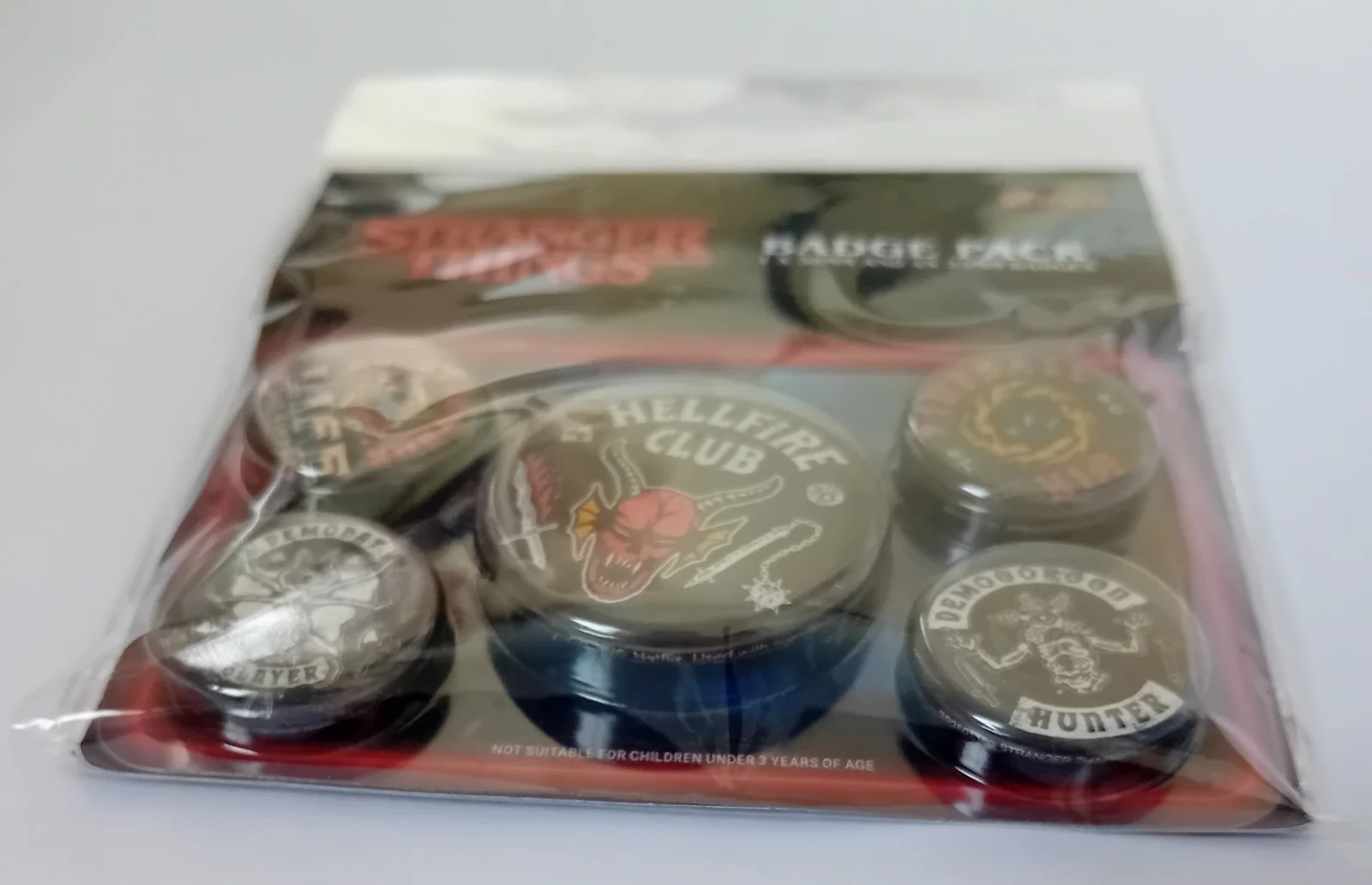 NETFLIX "STRANGER THINGS" 5 BADGE PACK (1 X 38mm + 4 X 25mm BADGES) BY PYRAMID, изображение 5