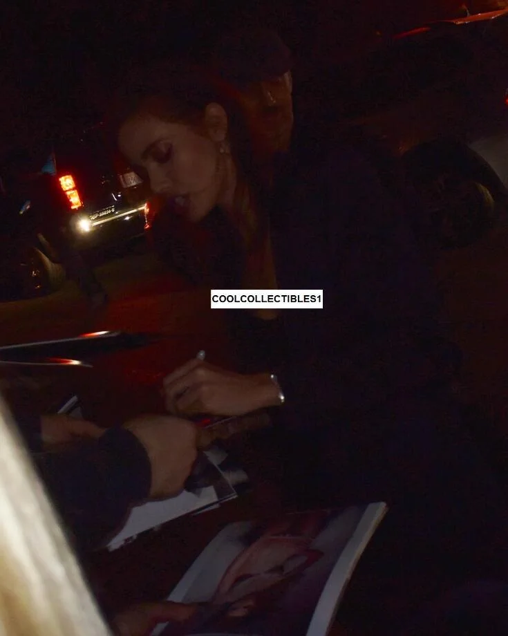 STEPHANIE CORNELIUSSEN — STEPHANIE CORNELIUSSEN of MR. ROBOT HAND SIGNED 8X10 PHOTO (PROOF), image 3