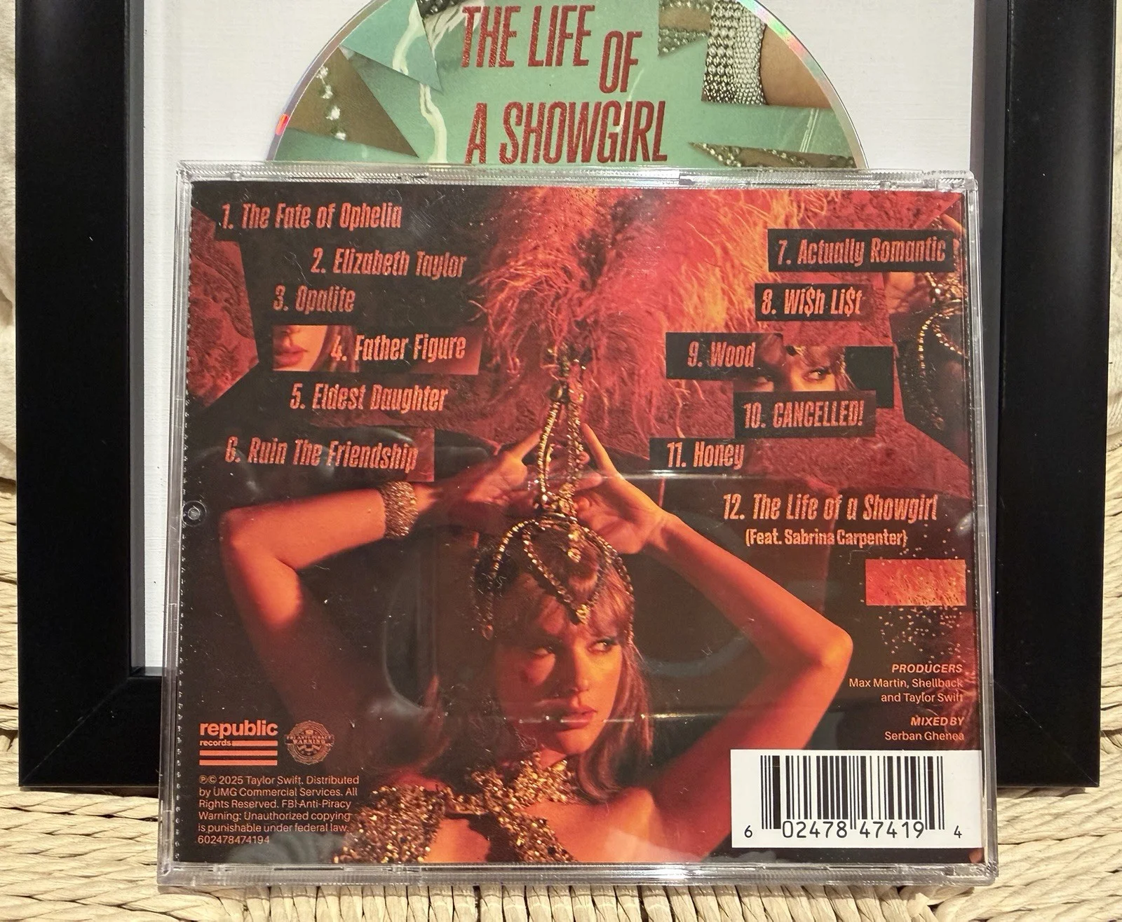 Taylor Swift Hand Signed Autographed Framed CD THE LIFE OF A SHOWGIRL PHOTO #4, изображение 4