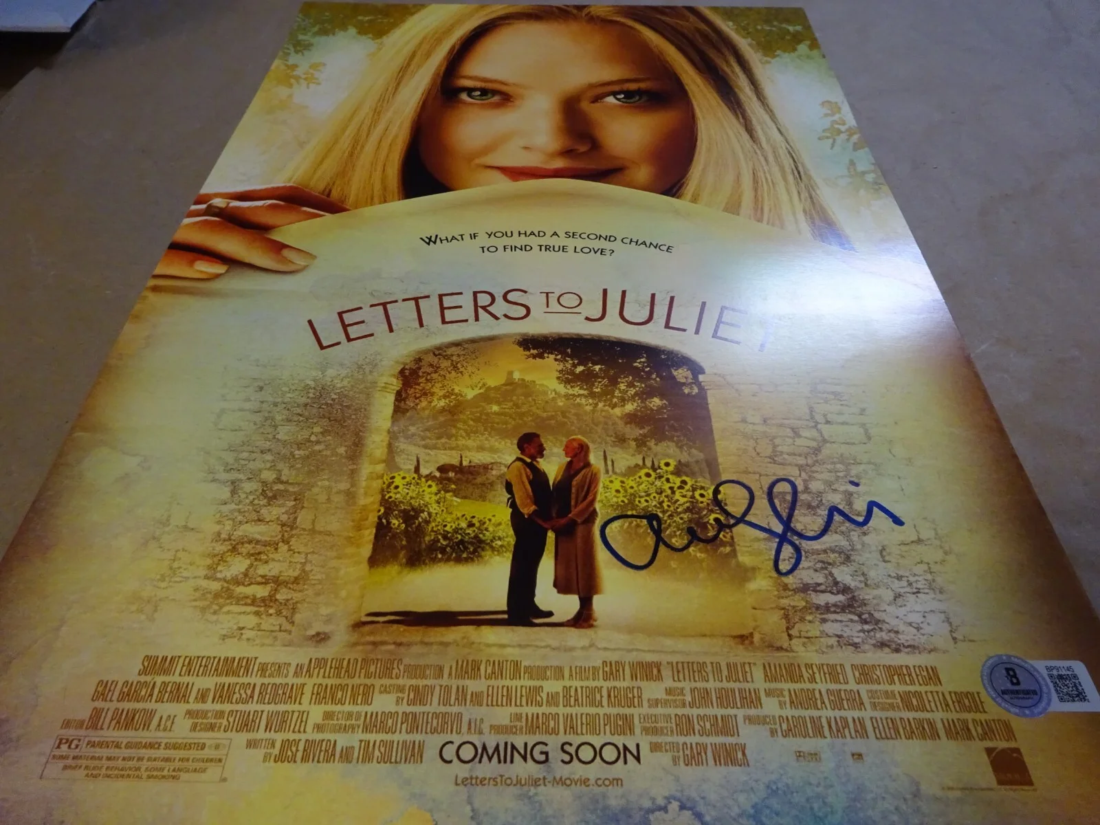 Amanda Seyfried — Signed Amanda Seyfried Autographed Letters to Juliet Photo 11"x17" Beckett COA, изображение 2