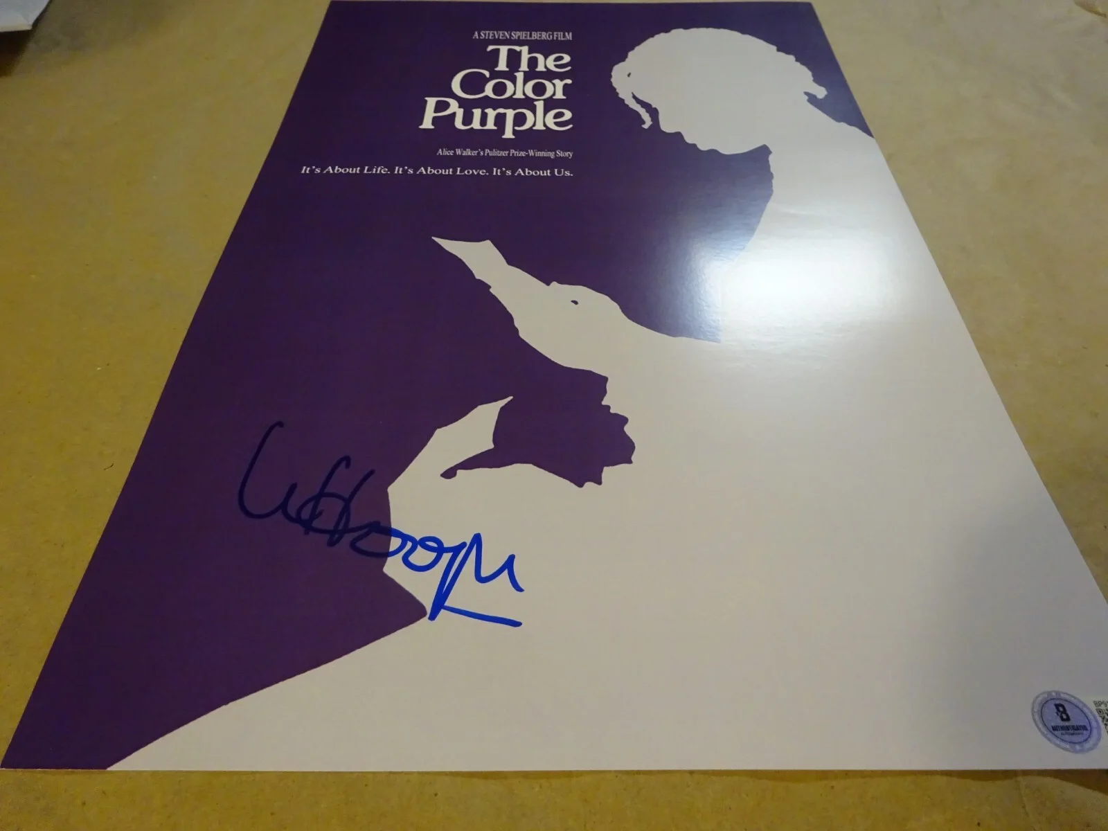 Whoopi Goldberg — Signed Whoopi Goldberg Autographed 11x17 The Color Purple Photo Beckett BAS COA, изображение 2