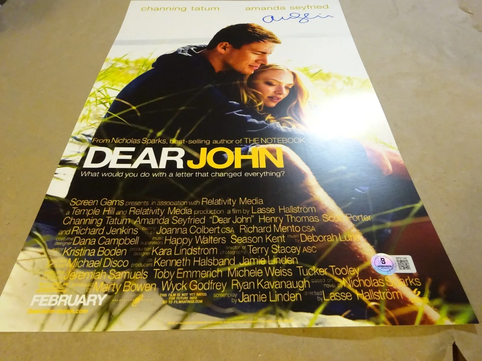 Amanda Seyfried — Signed Amanda Seyfried Autographed Dear John Photo 11"x17" Beckett BAS COA, изображение 2