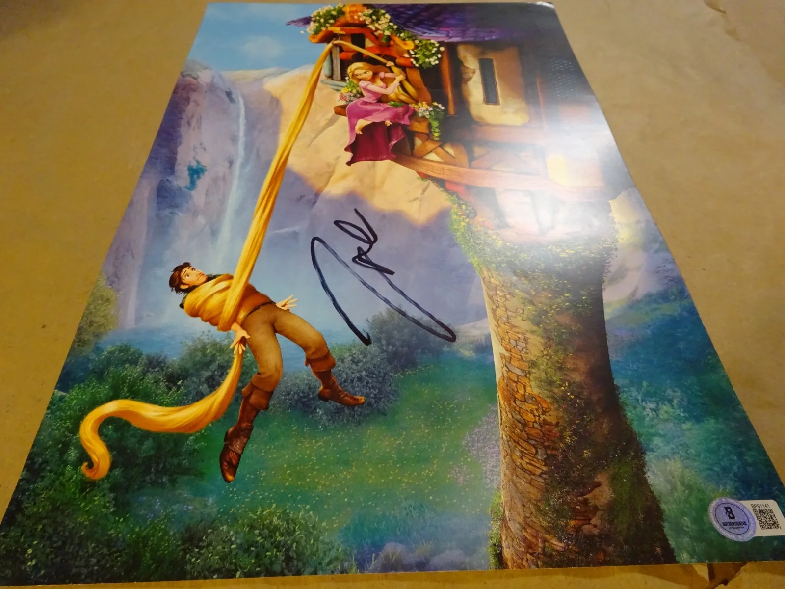 Zachary Levi — Signed Zachary Levi Autographed 11"x17" Tangled Photo Beckett BAS COA, изображение 2