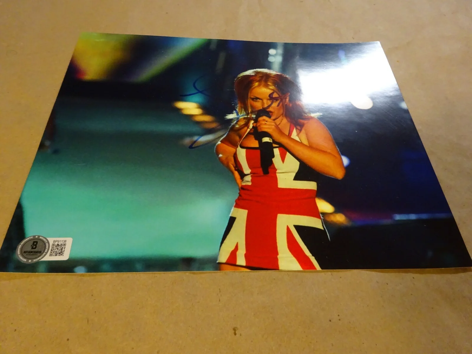 Geri Halliwell — Autographed Geri Halliwell Signed 8"x10" Spice Girls Photo Beckett BAS COA, изображение 2