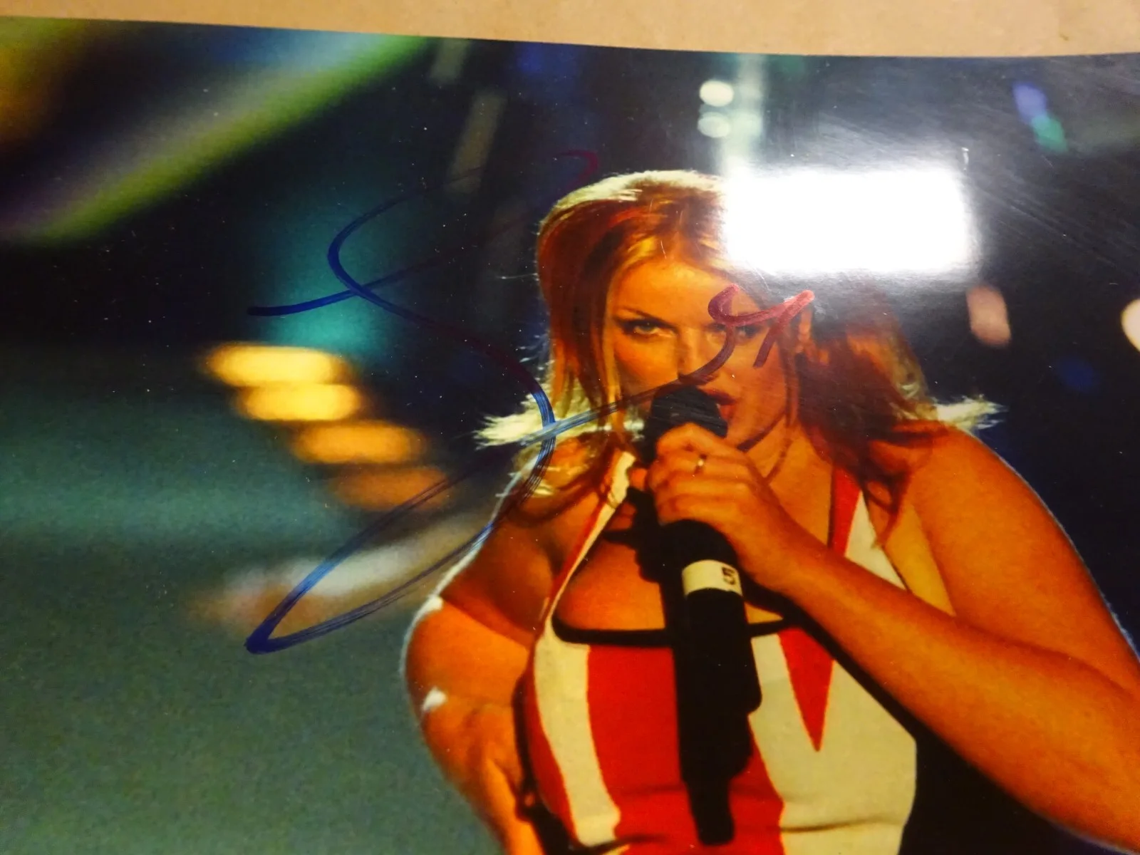 Geri Halliwell — Autographed Geri Halliwell Signed 8"x10" Spice Girls Photo Beckett BAS COA, изображение 4