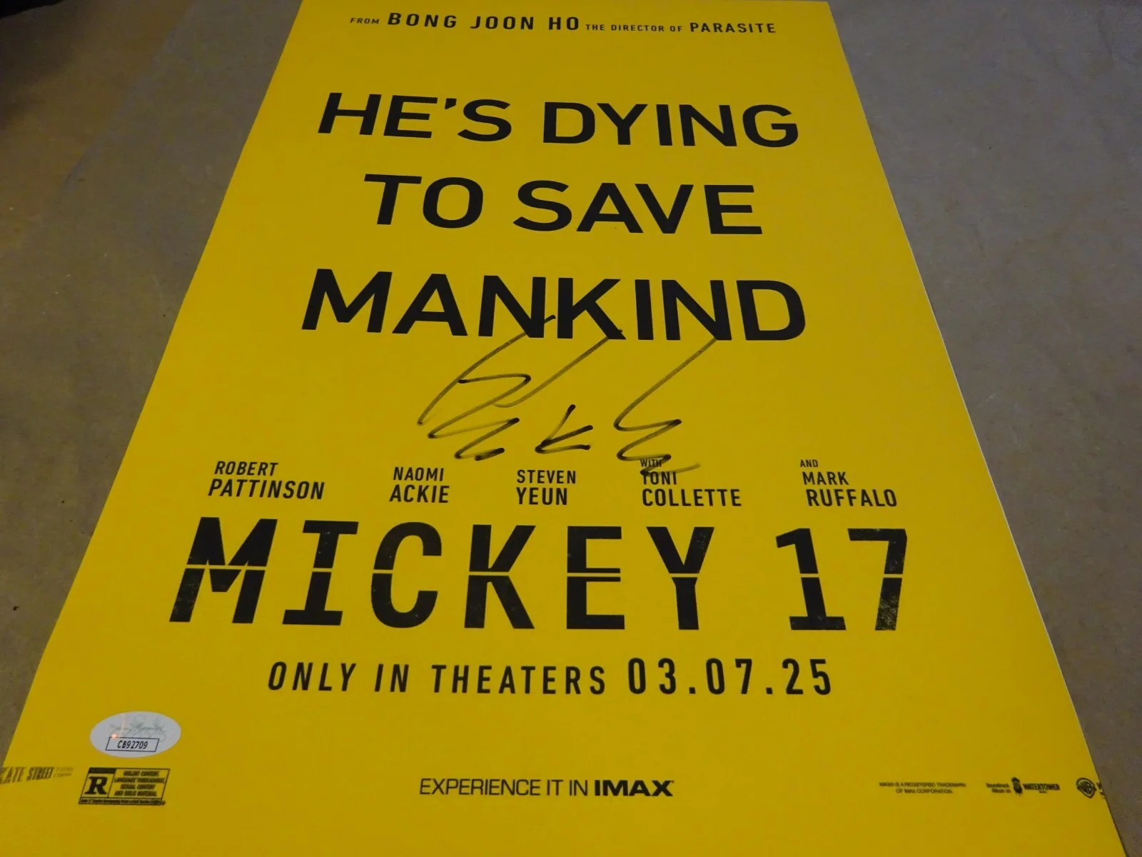 Bong Joon-Ho — Signed Bong Joon-Ho Autographed Mickey 17 12"x18" Photo JSA COA See Description, изображение 3