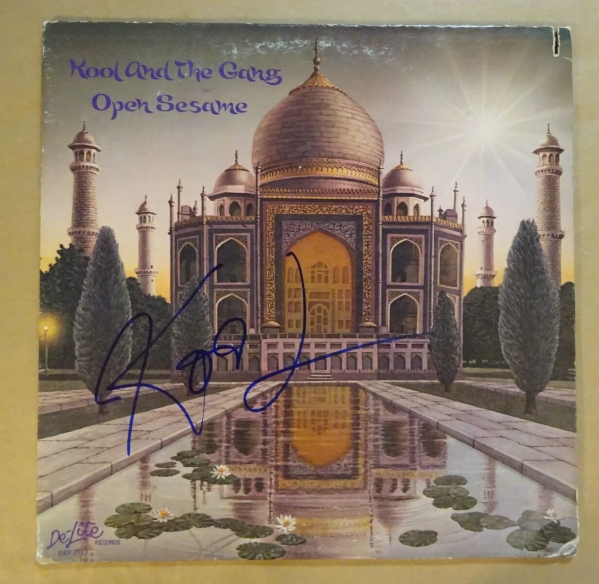 Autographed Robert Kool Bell Kool & The Gang Open Sesame Vinyl Album Beckett COA, изображение 2