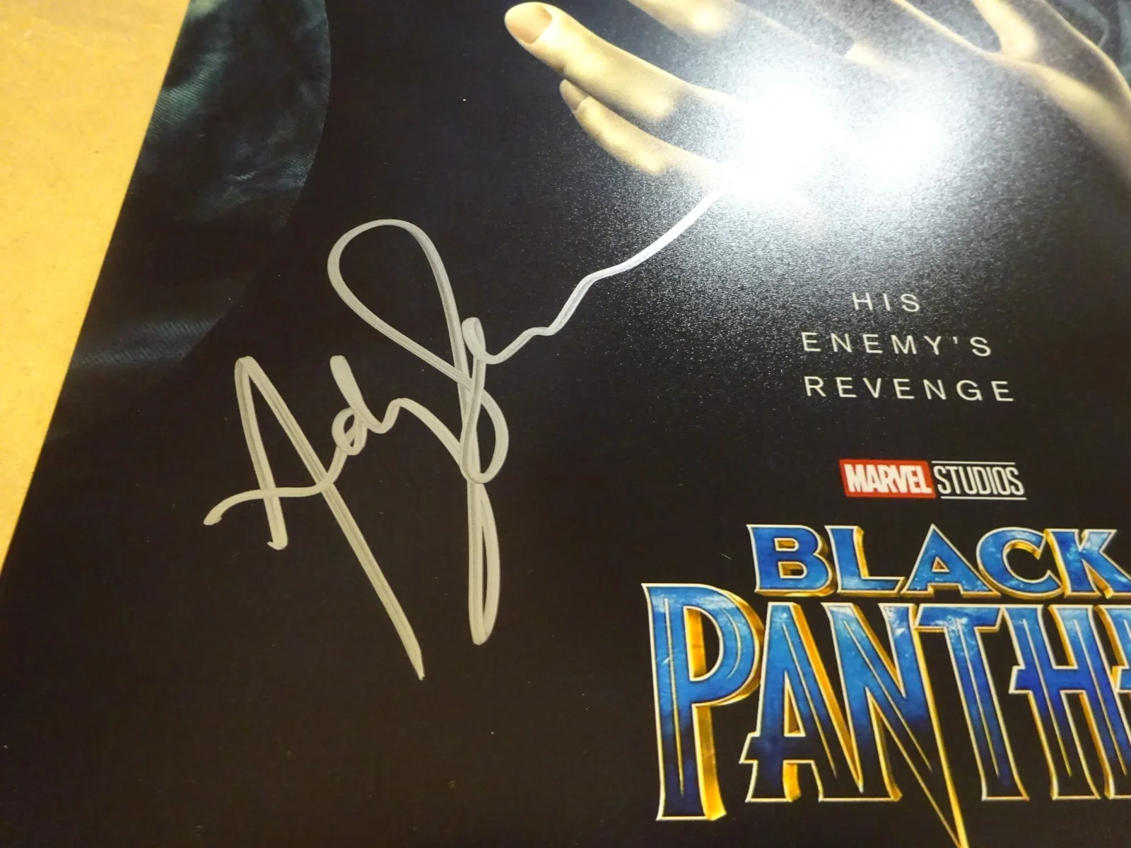 Andy Serkis — Signed Andy Serkis Autographed Black Panther 12"x18" Photo Beckett BAS COA, изображение 5