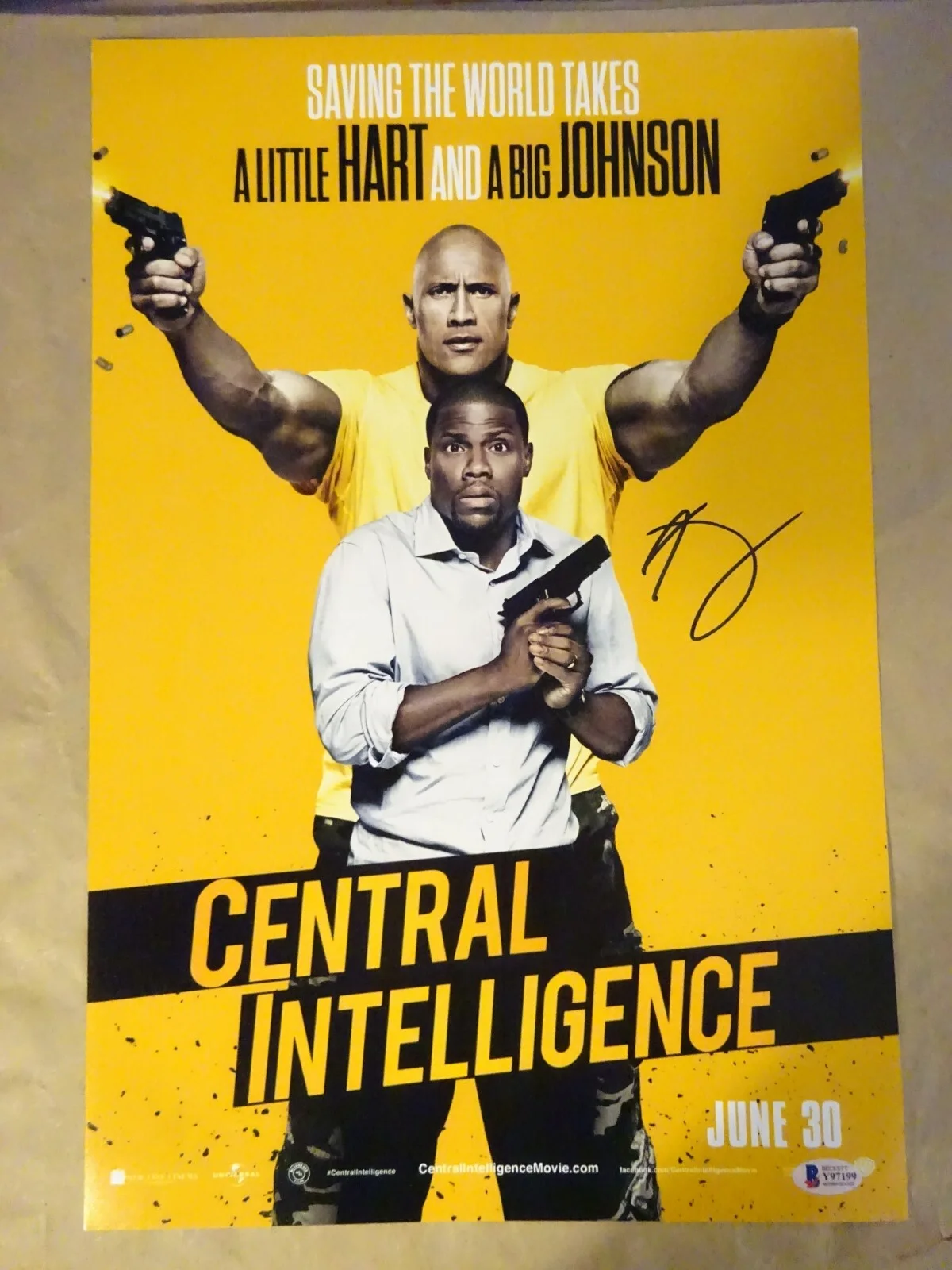 Kevin Hart — Signed Kevin Hart Autographed Central Intelligence 12"x18" Photo Beckett BAS COA, image 2