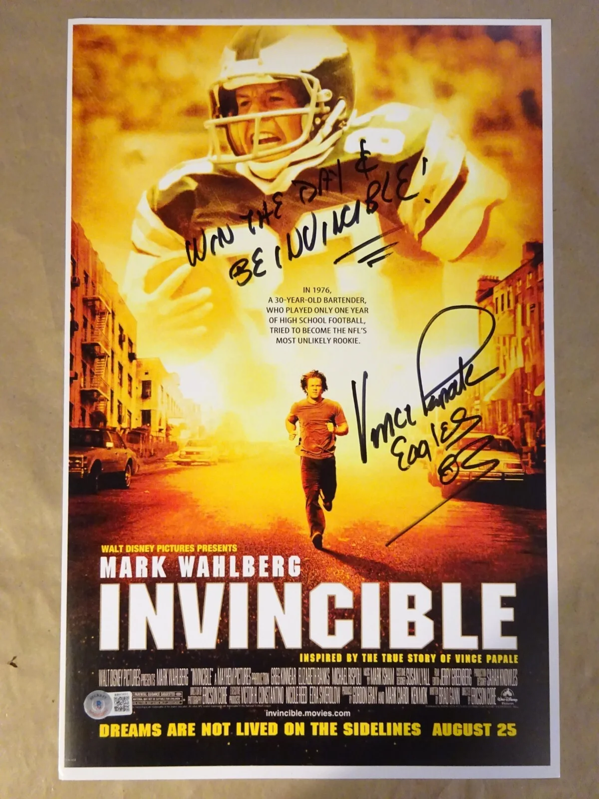 Vince Papale — Signed Vince Papale Autographed Invincible 11"x17" Photo Beckett BAS COA, изображение 2