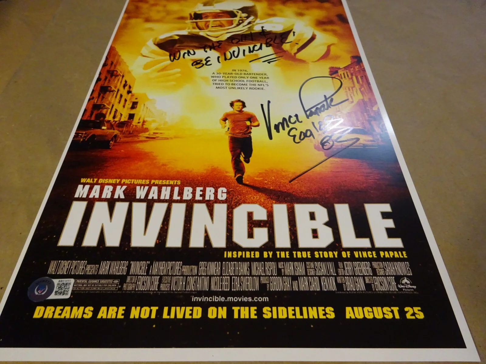 Vince Papale — Signed Vince Papale Autographed Invincible 11"x17" Photo Beckett BAS COA, изображение 3
