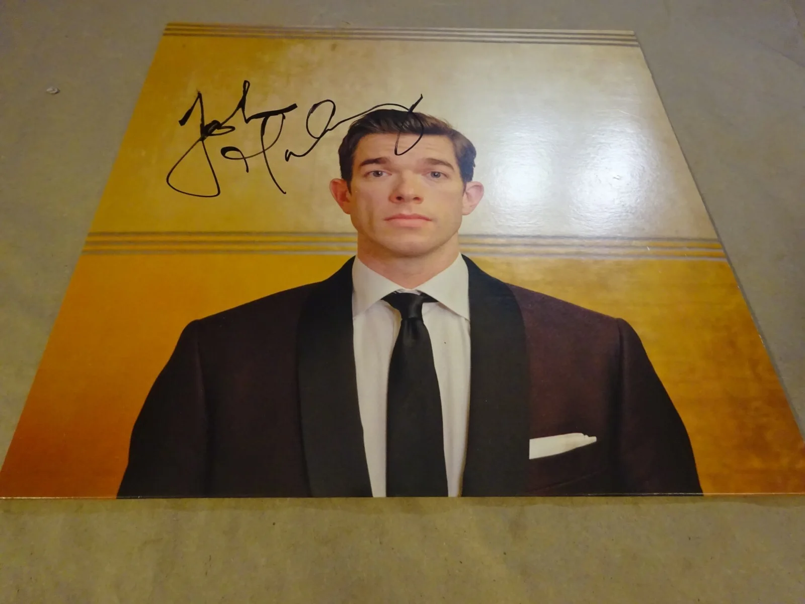 John Mulaney — Autographed John Mulaney Signed Kid Gorgeous Radio City Album Beckett BAS COA, изображение 3