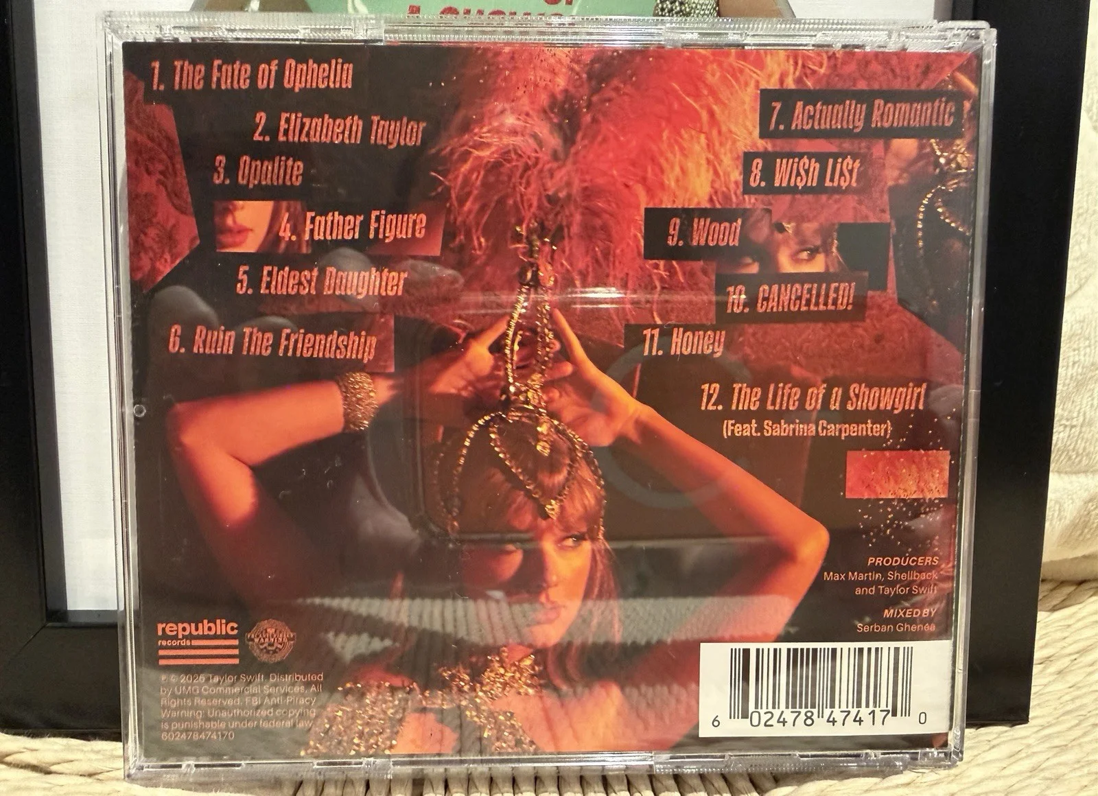 Taylor Swift Hand Signed Autographed Framed CD THE LIFE OF A SHOWGIRL PHOTO #2, изображение 3
