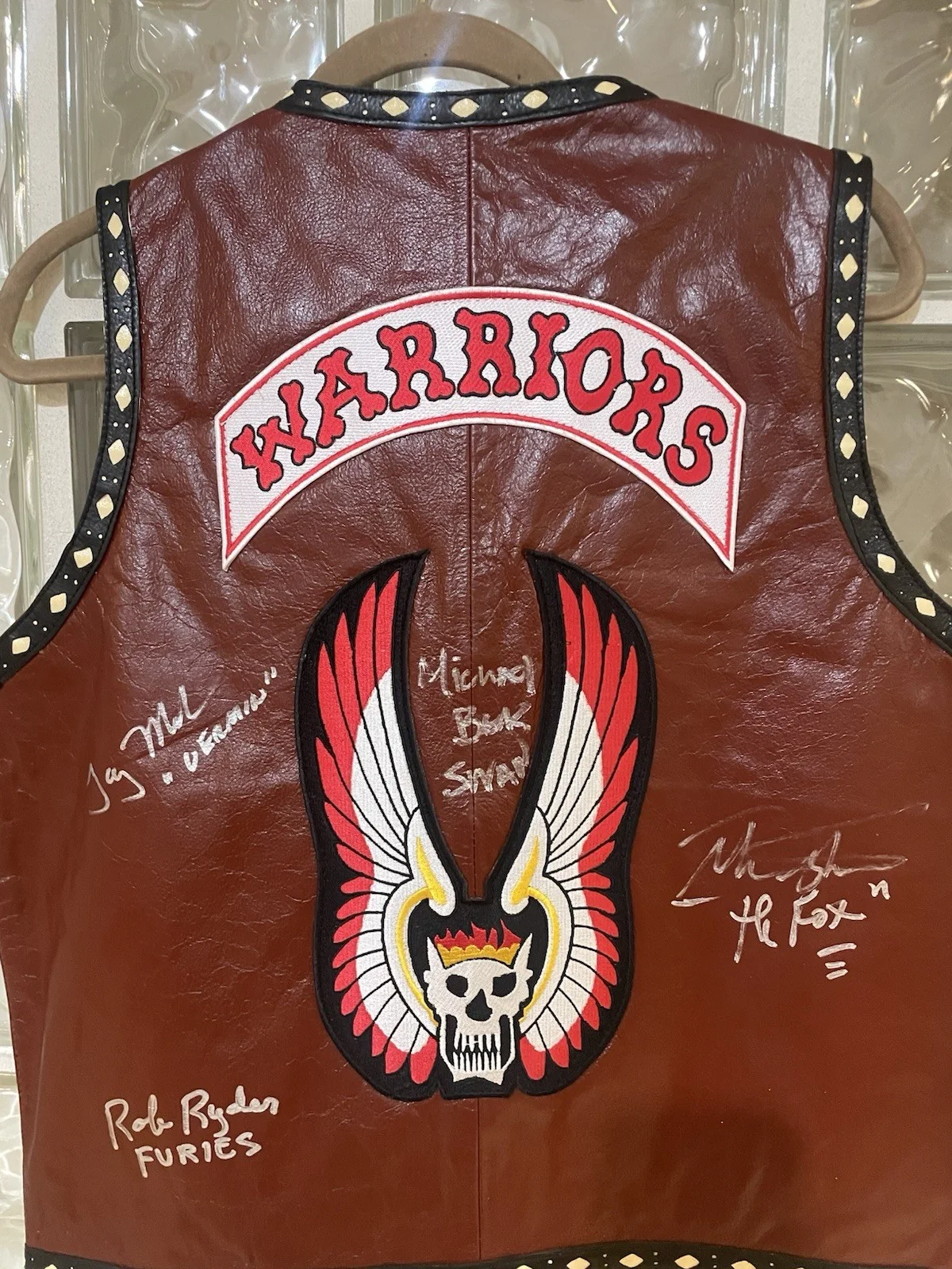 The Warriors Movie Signed Vest Leather Mezco Autograph Michael Beck Swan Fox, изображение 2
