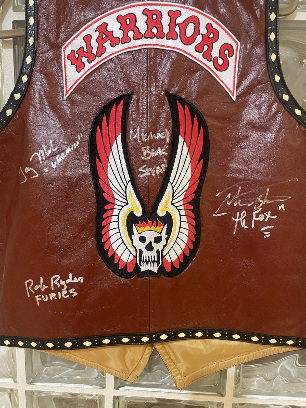 The Warriors Movie Signed Vest Leather Mezco Autograph Michael Beck Swan Fox, изображение 4