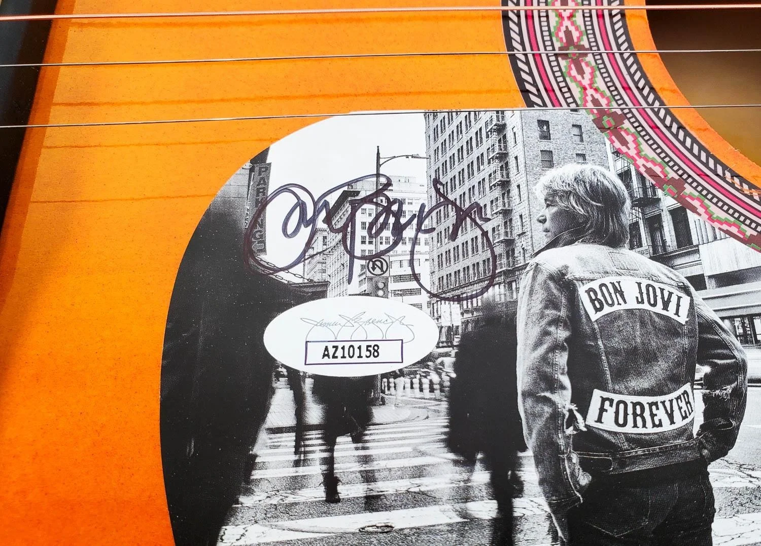 Jon Bon Jovi — Jon Bon Jovi Signed Acoustic Guitar JSA Hologram Autographed Pickguard, изображение 2