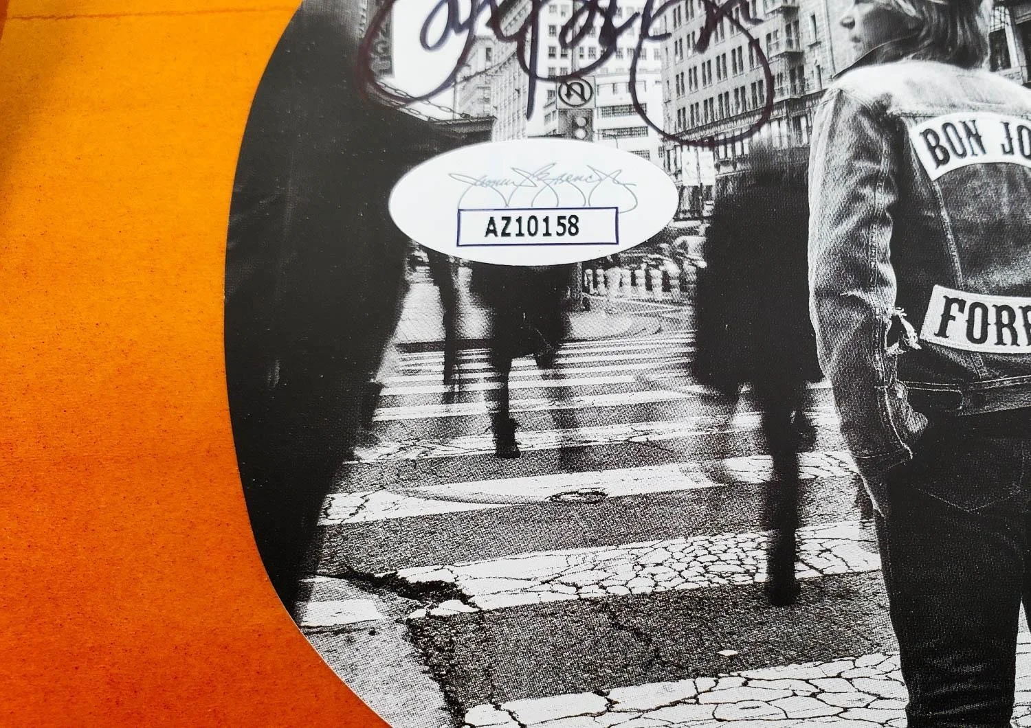 Jon Bon Jovi — Jon Bon Jovi Signed Acoustic Guitar JSA Hologram Autographed Pickguard, изображение 3