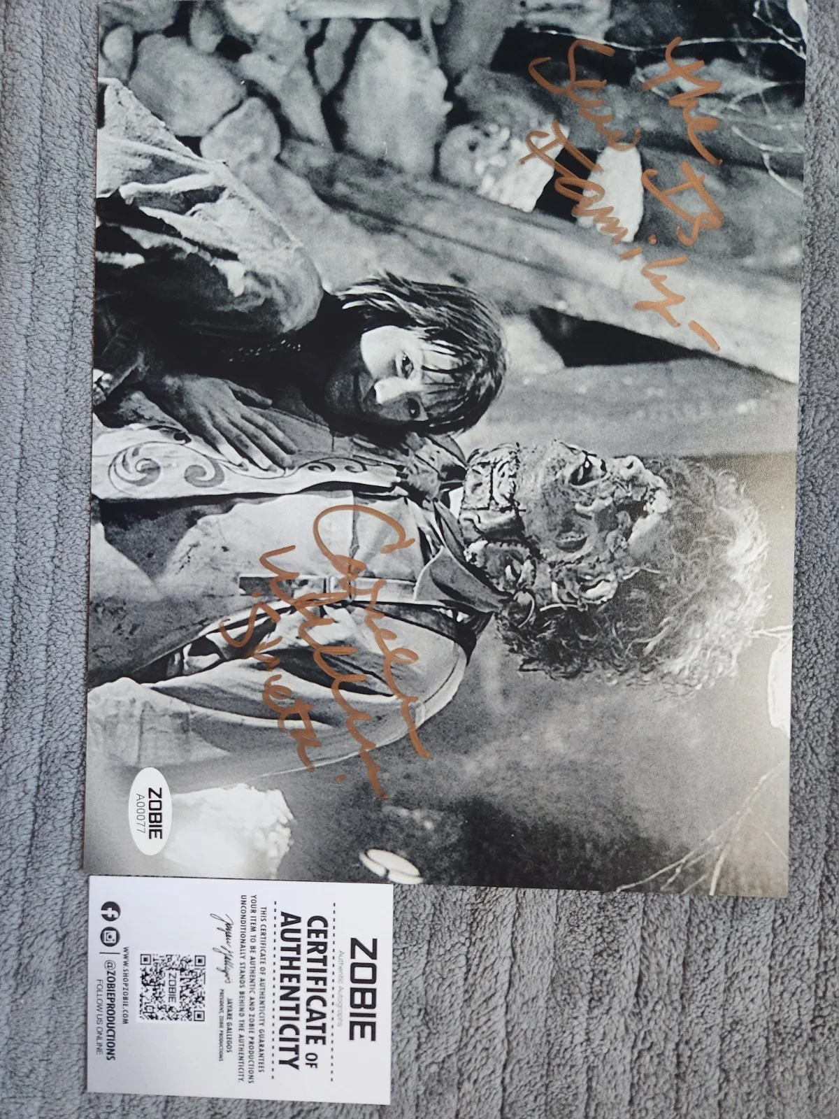 Caroline Williams — Caroline Williams signed 8X10 Photo The Texas Chainsaw Massacre II W/ Zobie COA