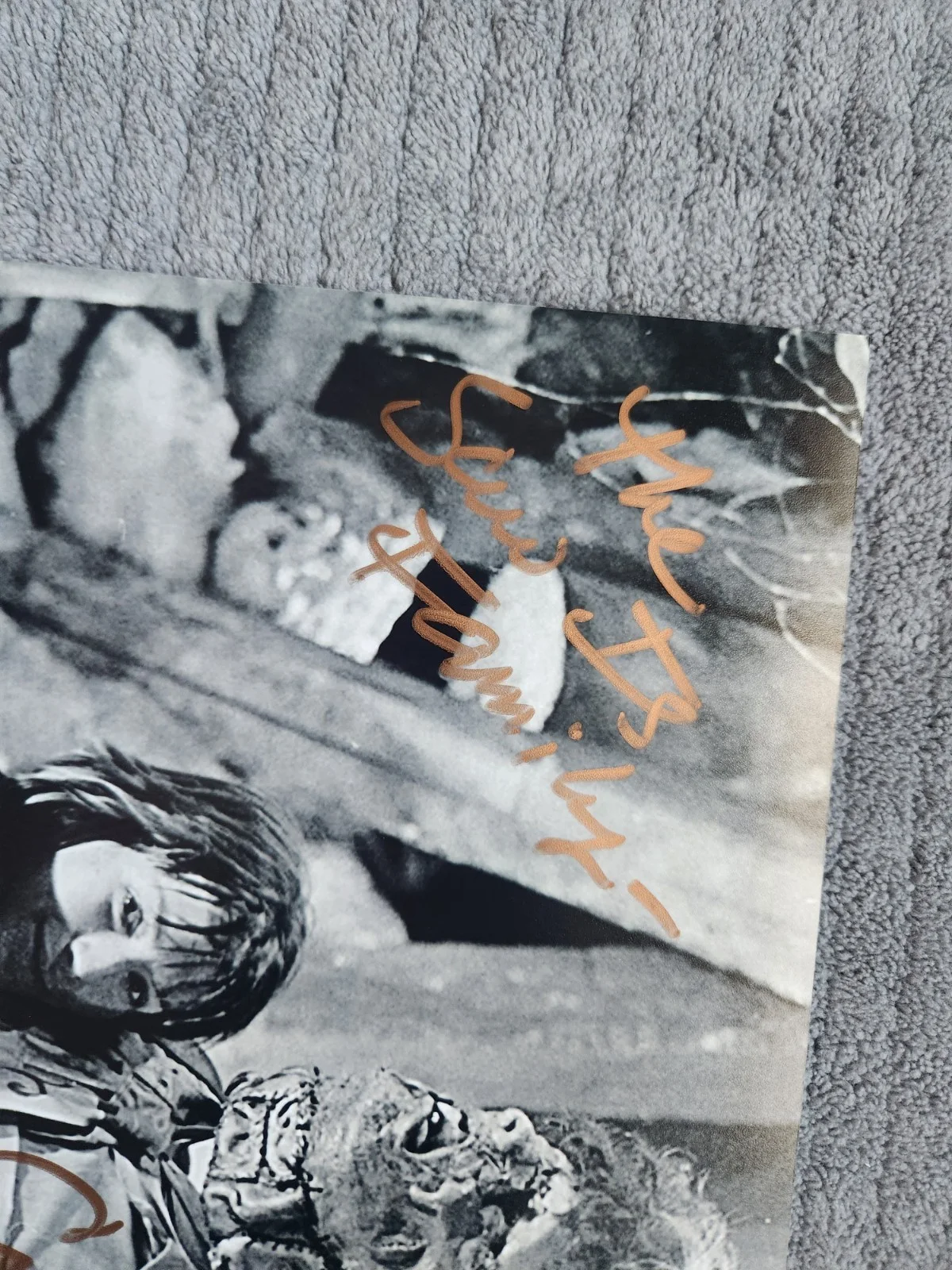 Caroline Williams — Caroline Williams signed 8X10 Photo The Texas Chainsaw Massacre II W/ Zobie COA, изображение 4