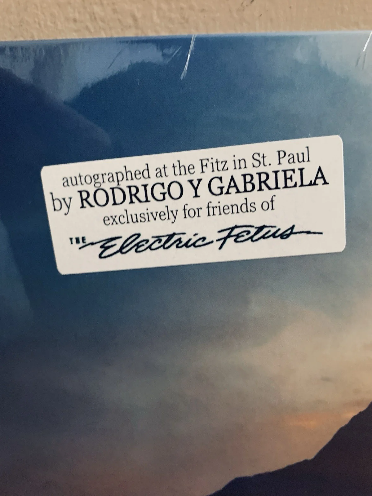Rodrigo y Gabriela Mettavolution Autographed Vinyl Electric Fetus Authenticated, изображение 2