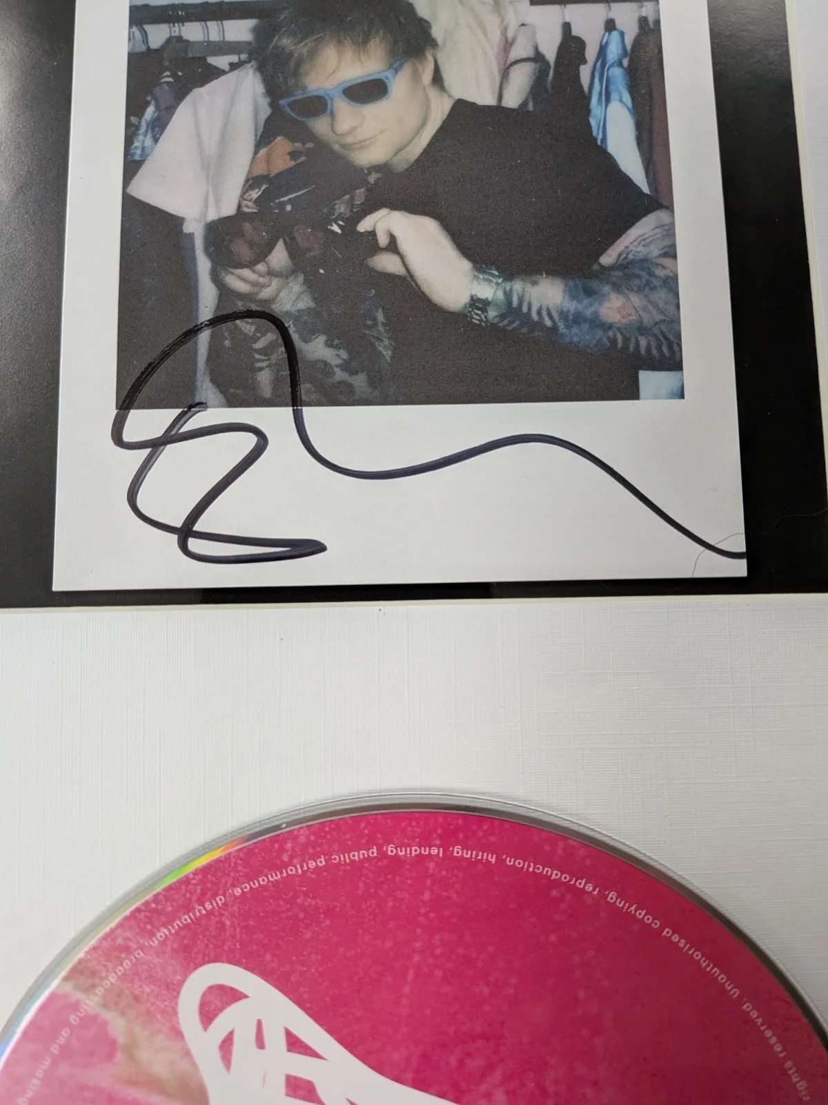 ED SHEERAN Signed Polaroid PLAY Music CD FRAMED Autograph JSA COA Free Ship!, изображение 2