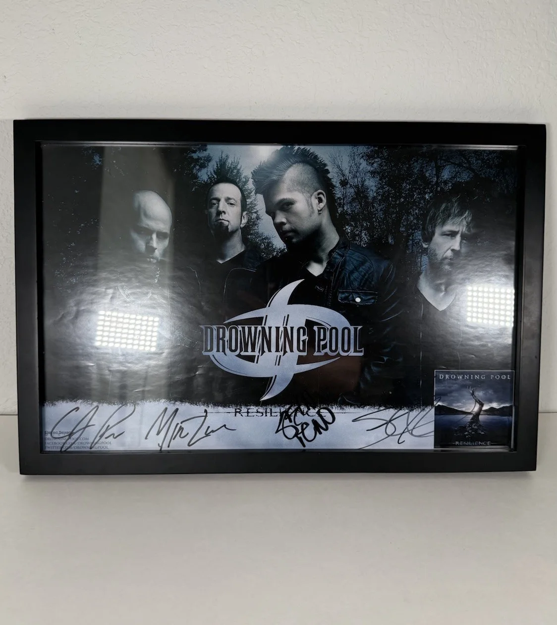 'Drowning Pool' Band Hand Signed Resilience Promo Flat 14"X18" Framed Photo, изображение 2