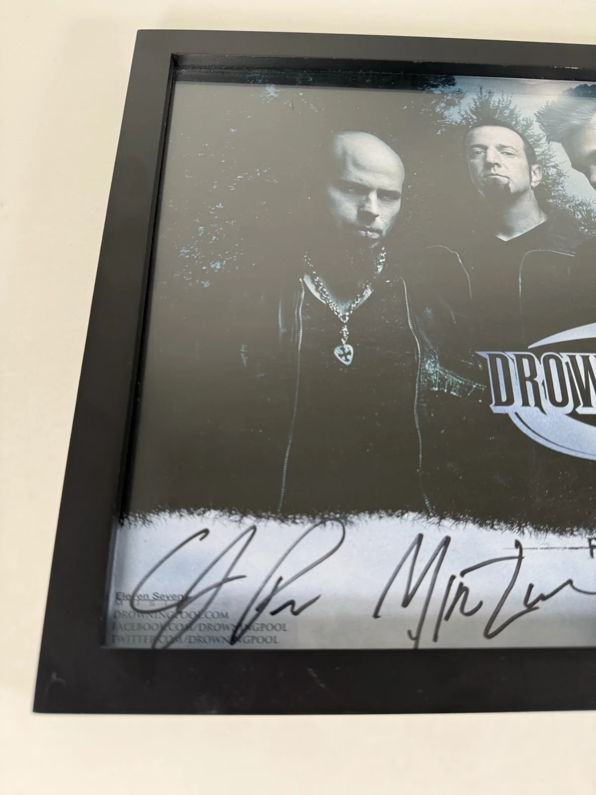 'Drowning Pool' Band Hand Signed Resilience Promo Flat 14"X18" Framed Photo, изображение 3