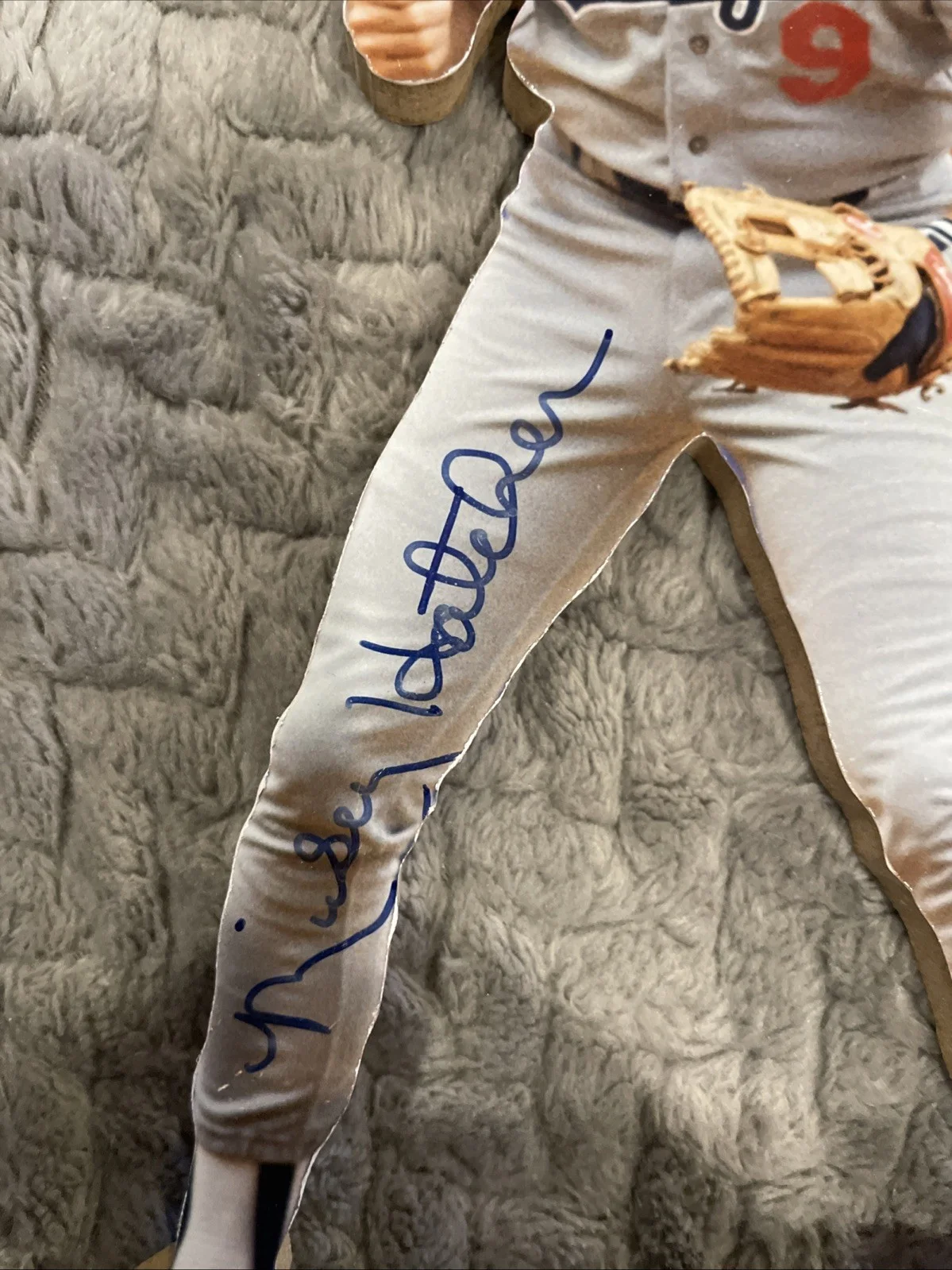 Mickey Hatcher signed autograph Cut Out, image 2
