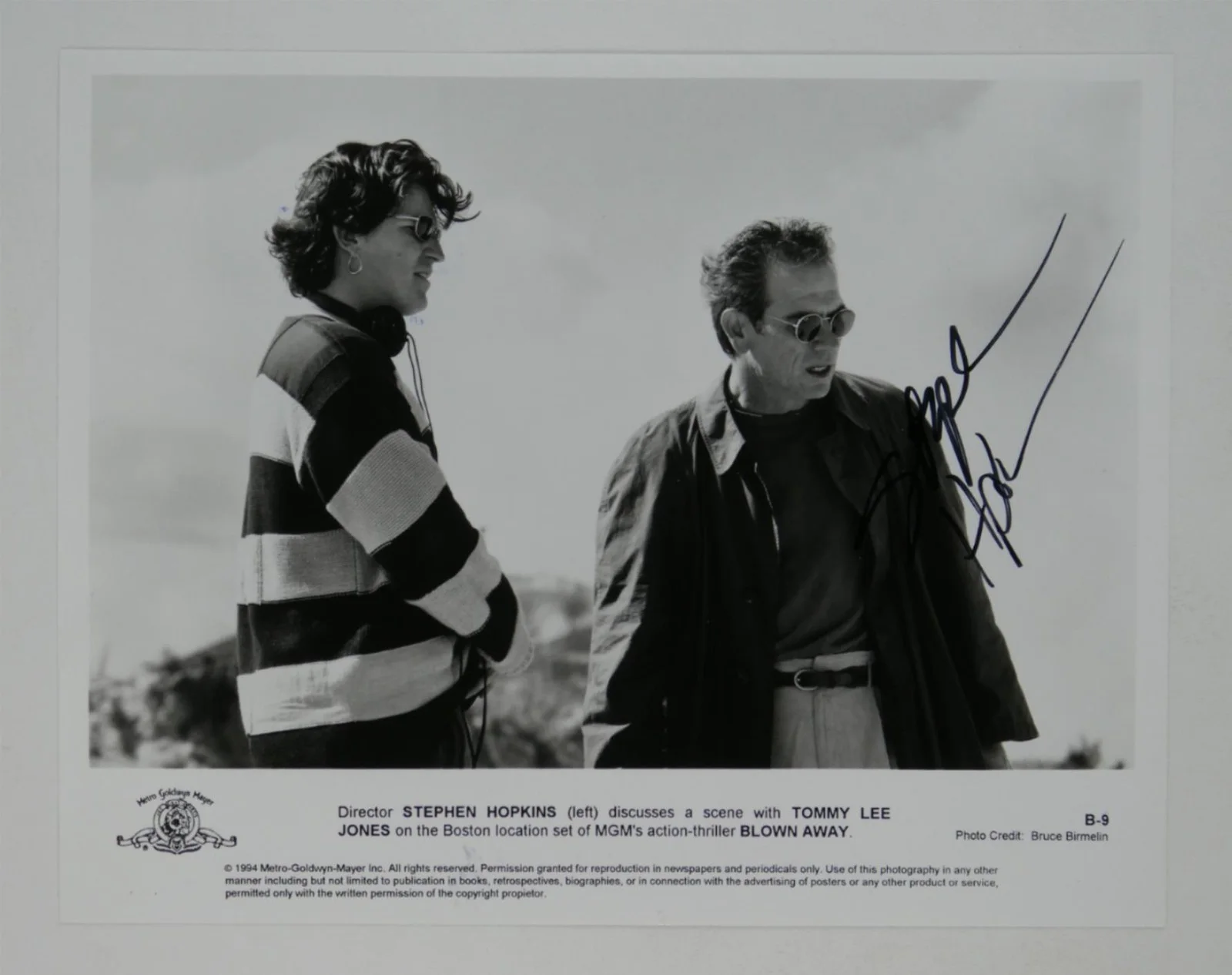 Stephen Hopkins — Stephen Hopkins Signed B&W 8x10 Promo Photo Blown Away Director Autographed