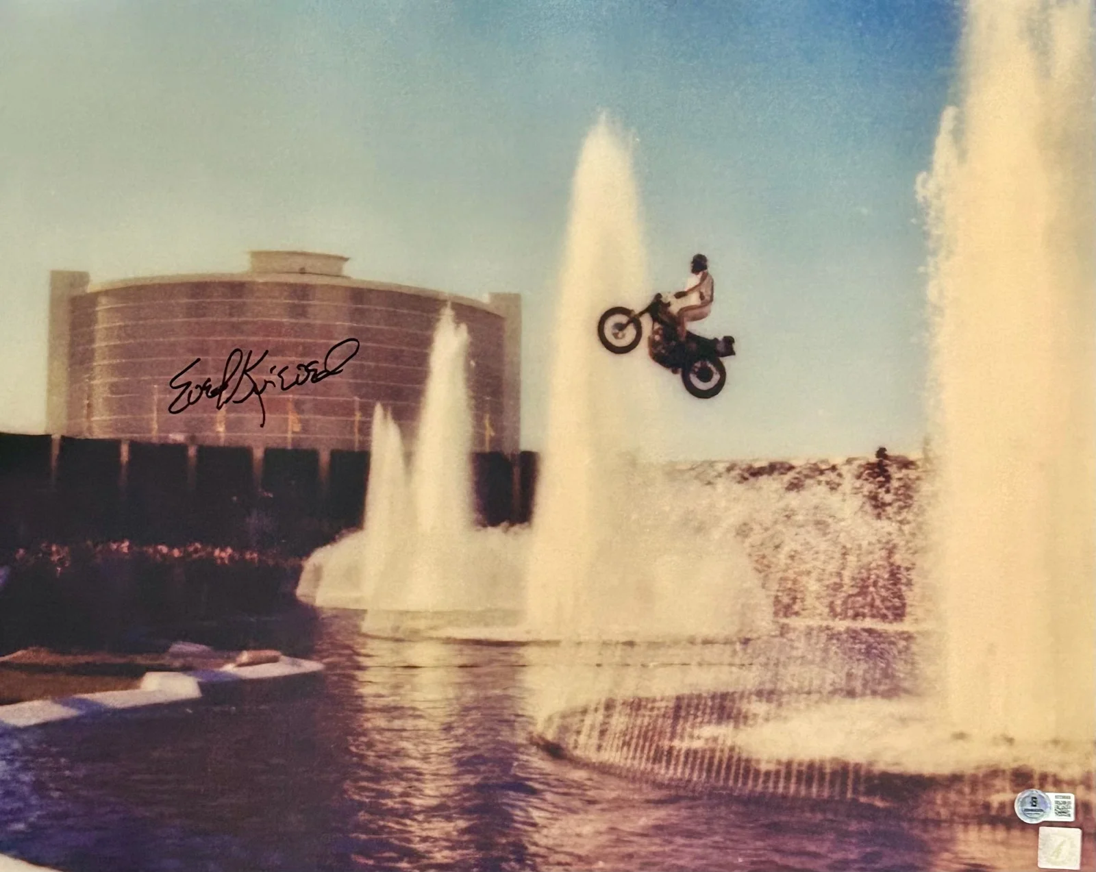 Evel Knievel — EVEL KNIEVEL AUTOGRAPHED 16x20 PHOTO BECKETT JUMPING CEASARS PALACE