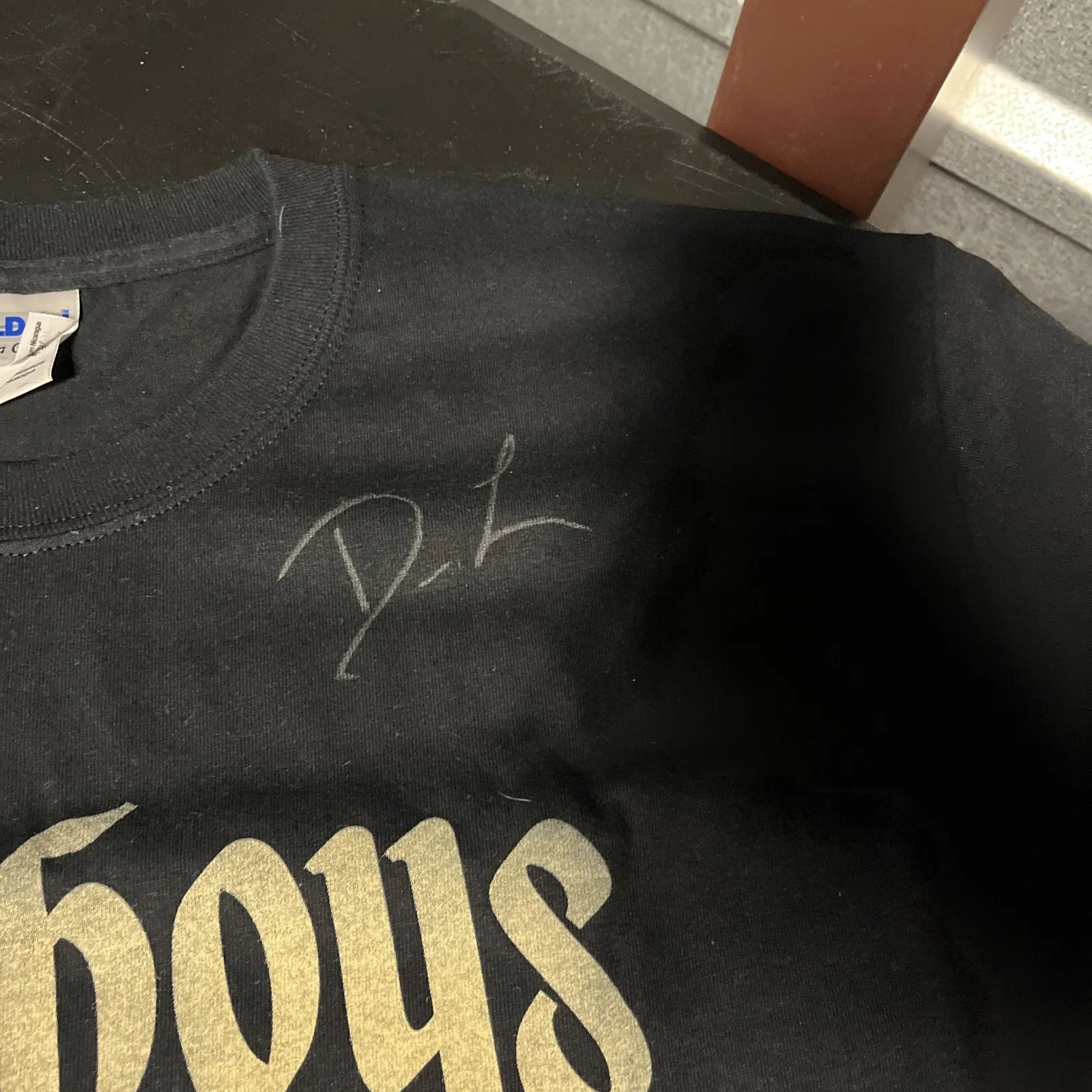Dustin Lynch autographed Cowboys And Angels Tshirt *radio promotional item*, изображение 2