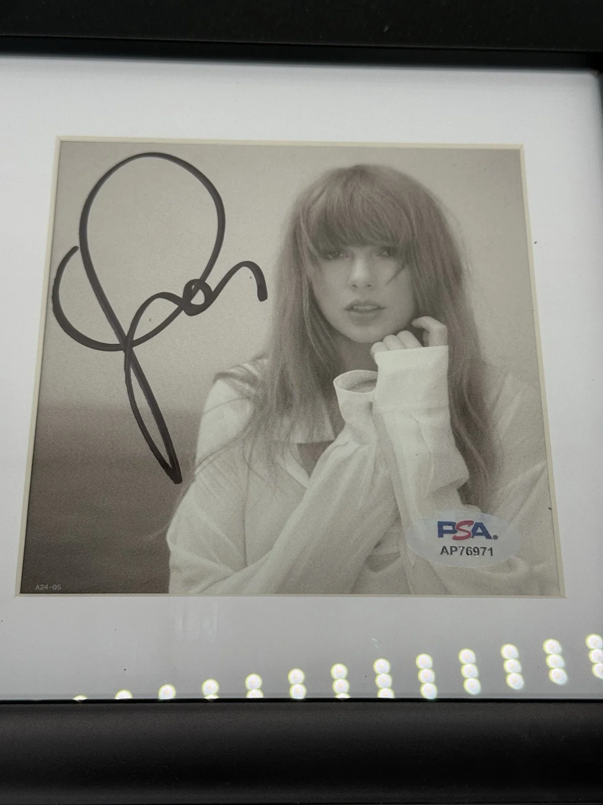 Taylor Swift - The Tortured Poets Department Signed CD Framed PSA/DNA Authentic!, image 2