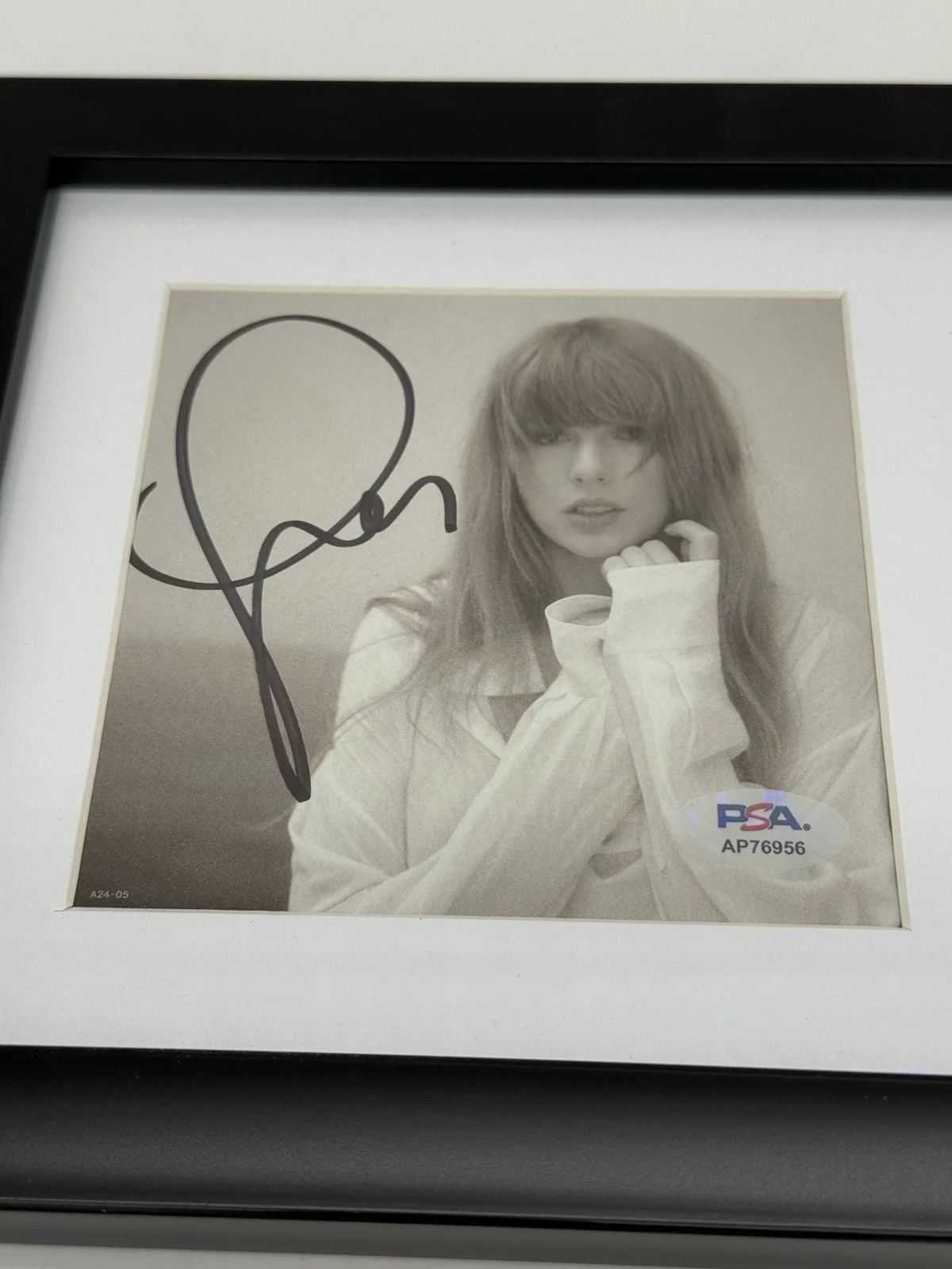 Taylor Swift - The Tortured Poets Department Signed CD Framed PSA/DNA Authentic!, image 2