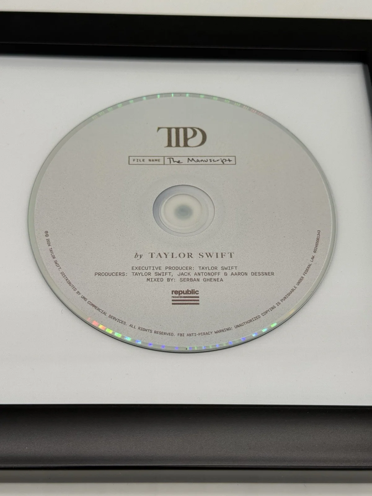 Taylor Swift - The Tortured Poets Department Signed CD Framed PSA/DNA Authentic!, image 3