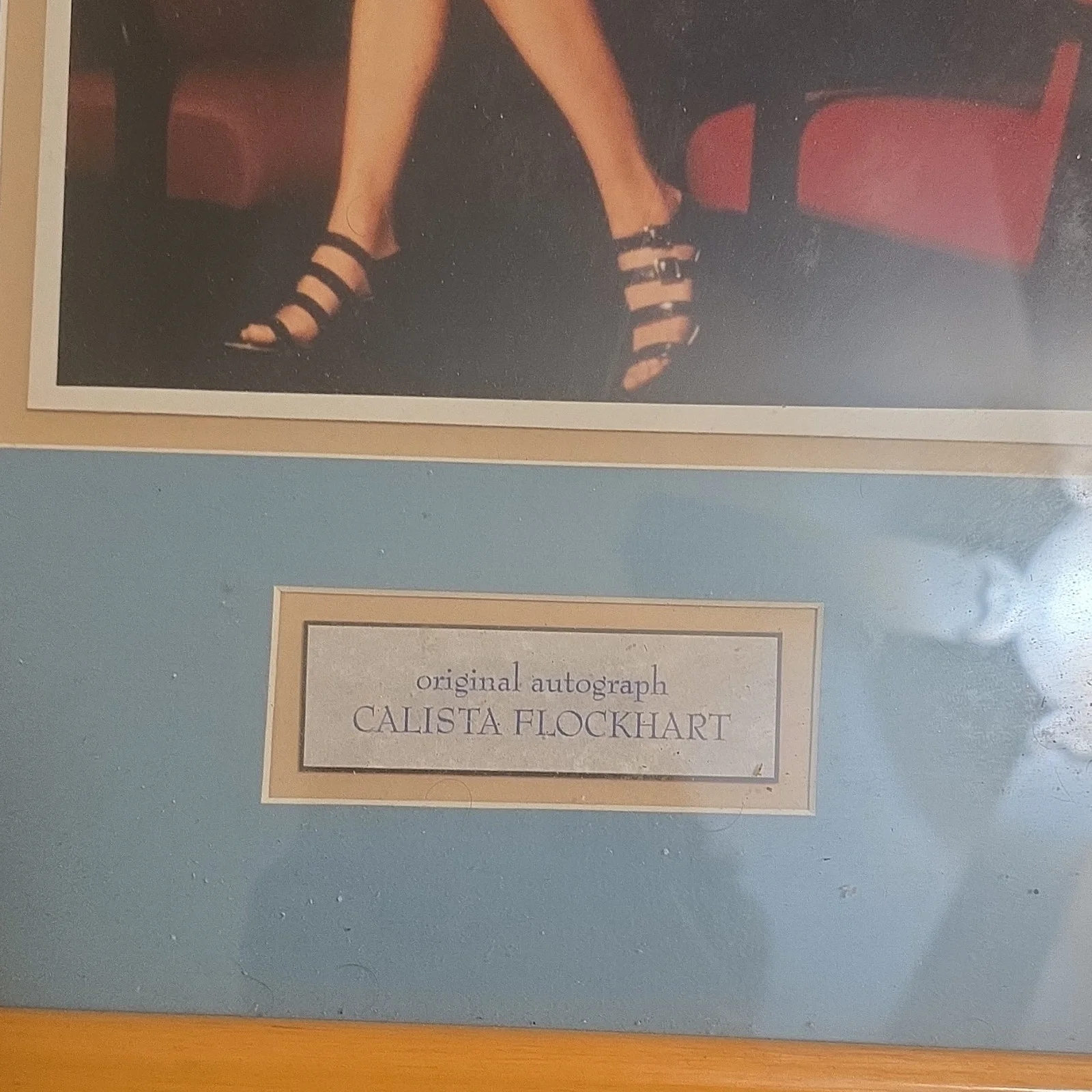 Calista Flockhart — Ally McBeal Original Autographed Photo Signed by Calista Flockhart Framed, изображение 2