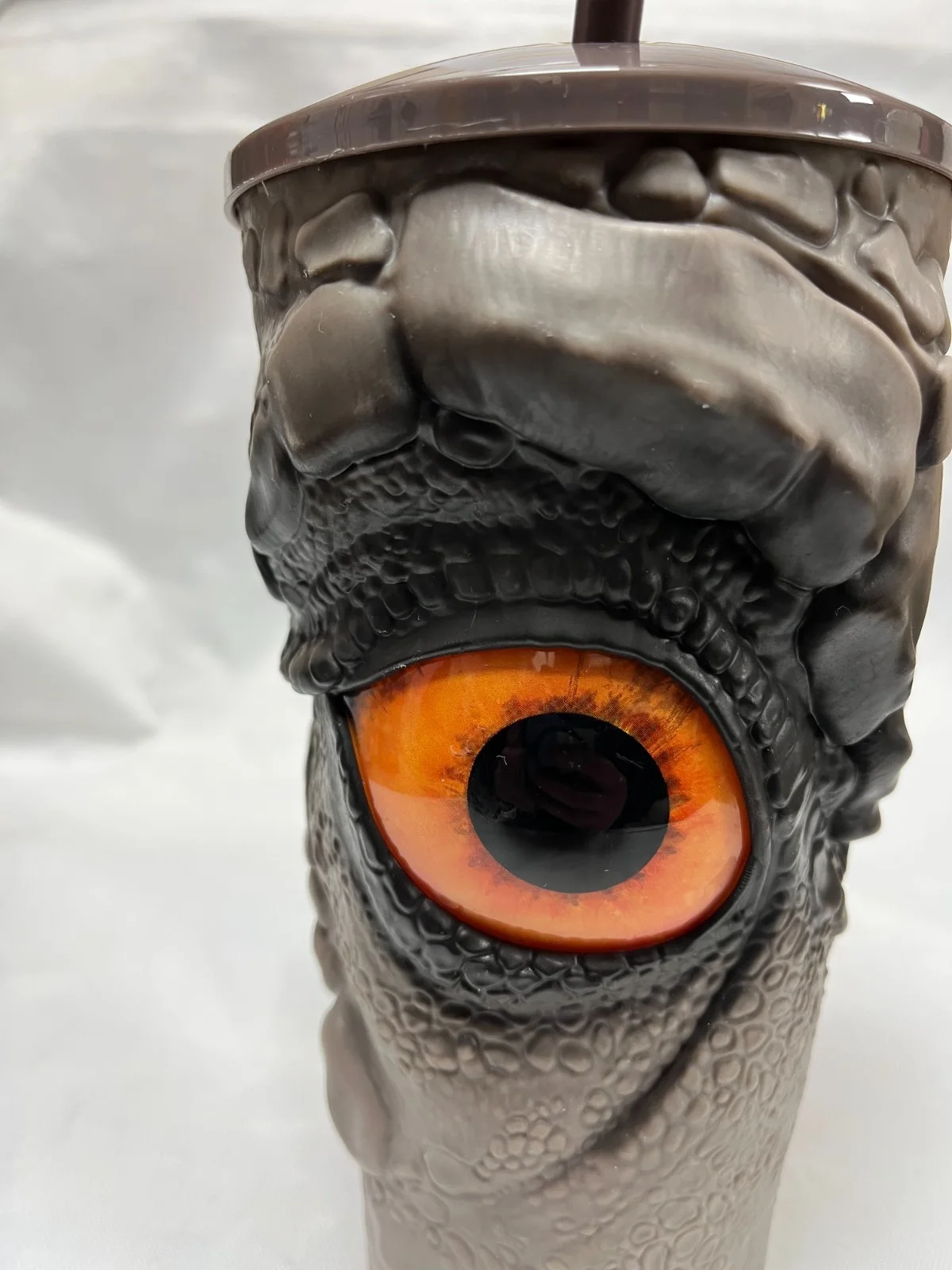 Vue Cinema Jurassic World Raptor Claw Cup Grippr Dinosaur 3D Tumbler Limited Ed., изображение 2