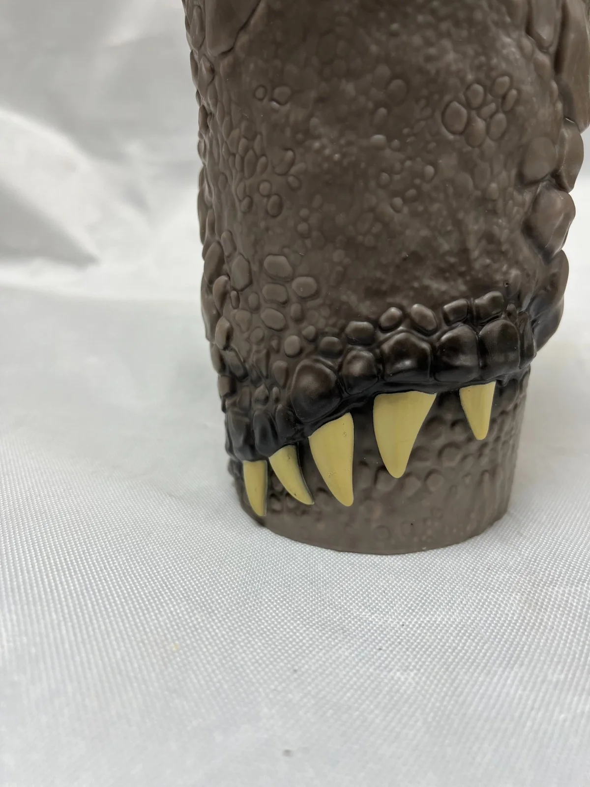 Vue Cinema Jurassic World Raptor Claw Cup Grippr Dinosaur 3D Tumbler Limited Ed., изображение 5