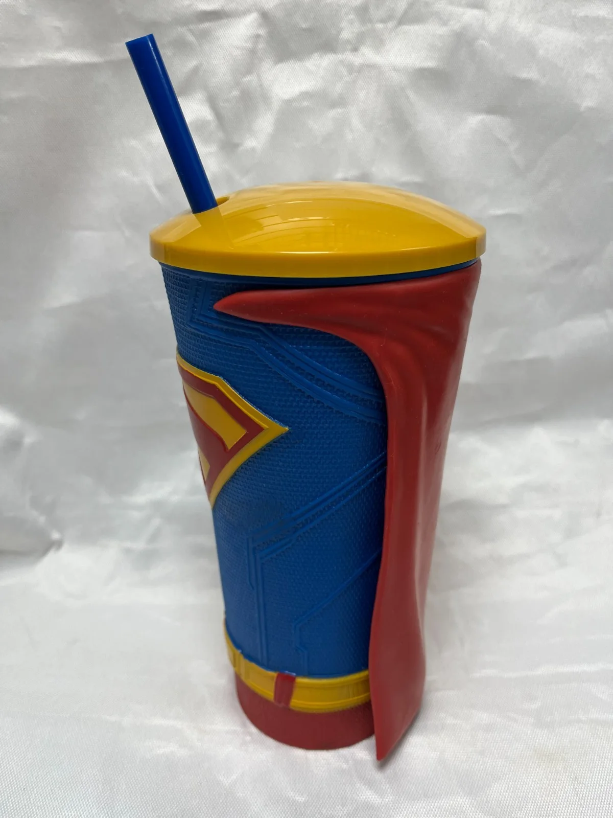 Superman Vue Cinema 2025 Tumbler Gripper Cup w/ Cape Limited Edition DC, изображение 2