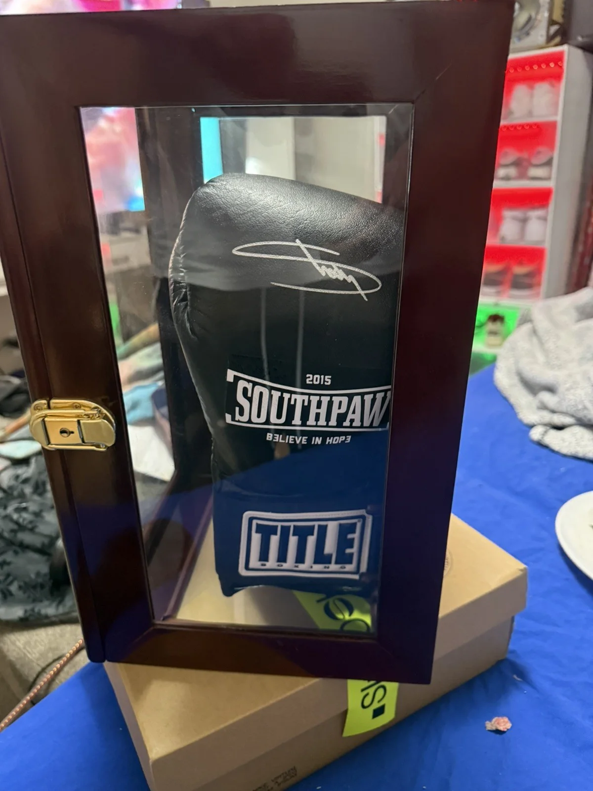 EMINEM SIGNED SOUTHPAW MOVIE BOXING GLOVES W/ COA SLIM SHADY AUTOGRAPH, изображение 2
