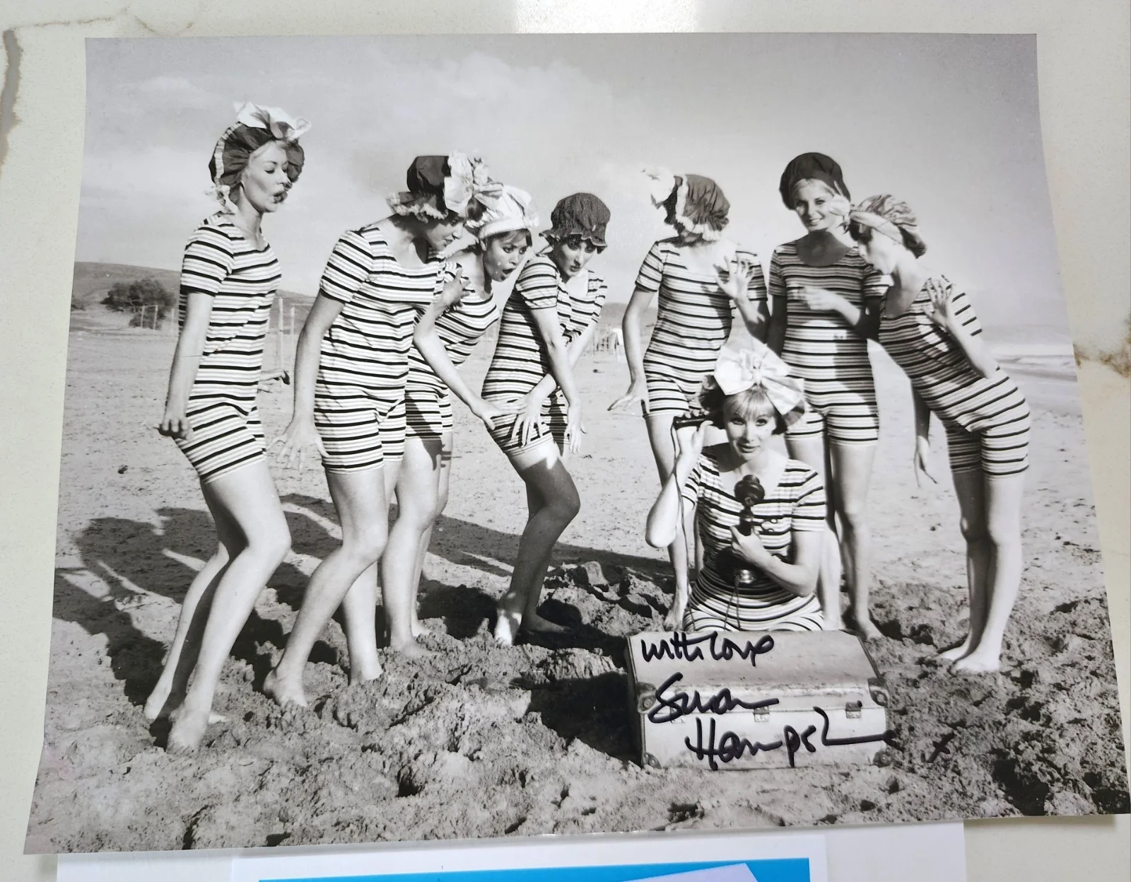 Autographed Susan Hampshire With Love 8 X 10 Photo With COA A wonderful life, изображение 2