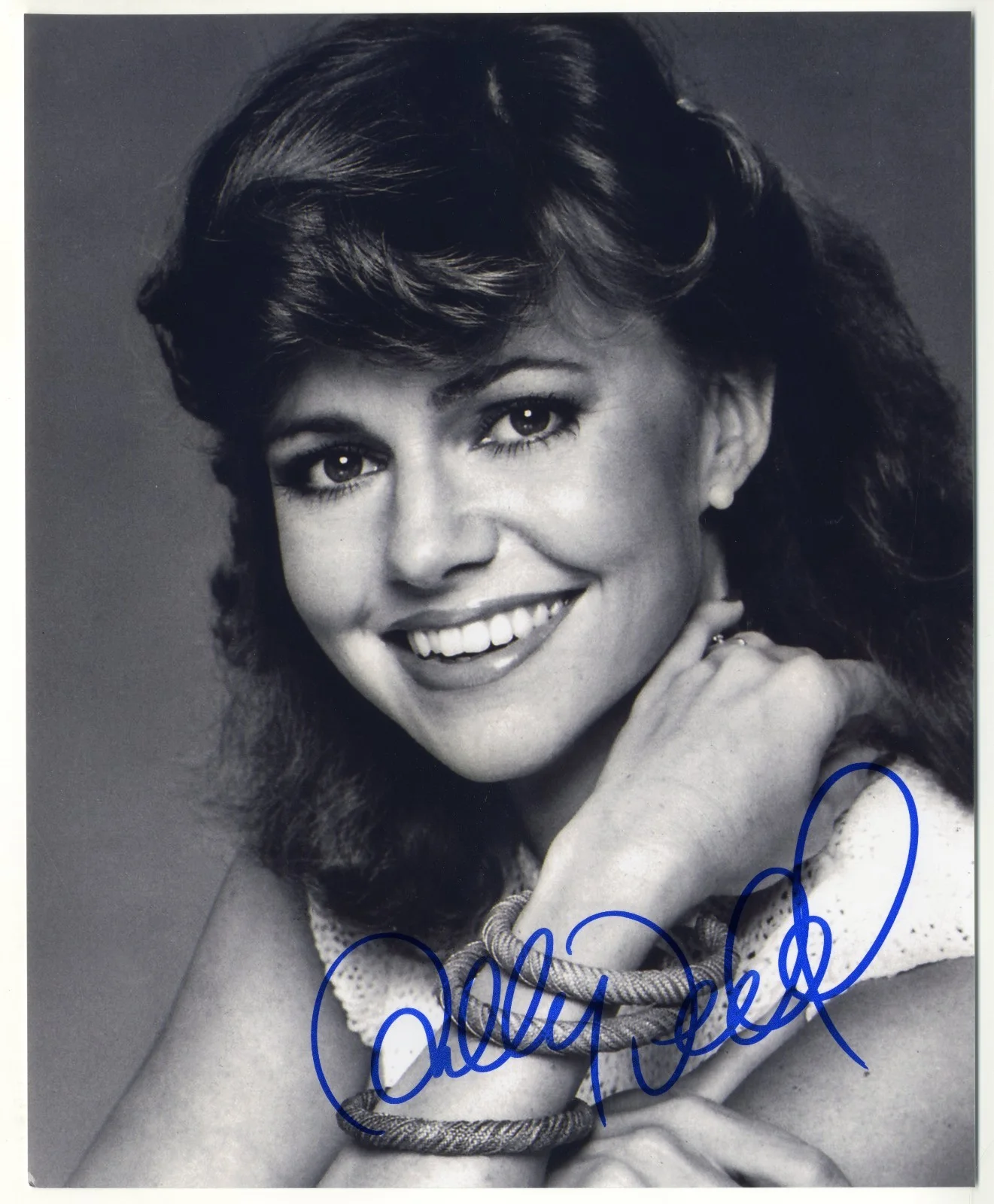 Sally Field — Sally Field signed b/w 8x10 photo FREE shipping