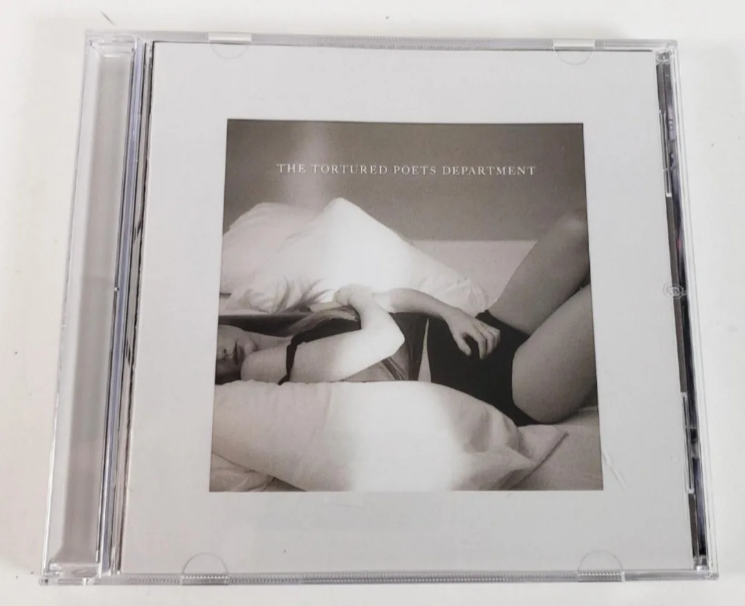 TAYLOR SWIFT AUTOGRAPH BOOKLET W/CD AND CASE JSA CERTIFIED, image 4